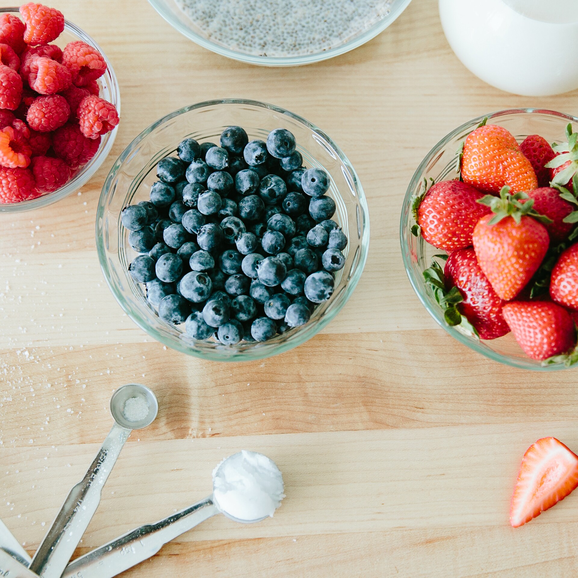 FERNANDA’S 5-INGREDIENT CHIA SMOOTHIE