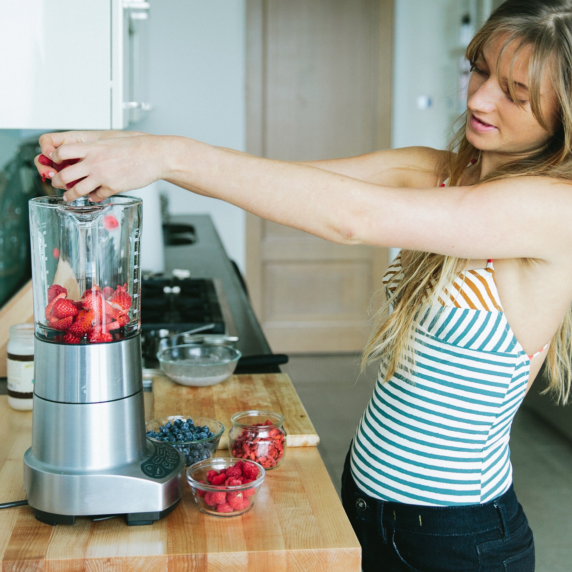 FERNANDA’S 5-INGREDIENT CHIA SMOOTHIE