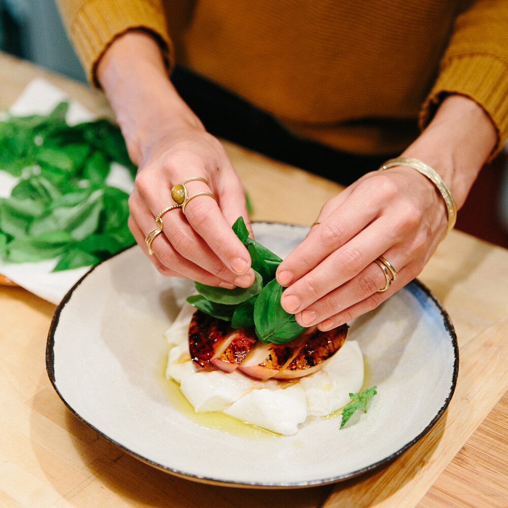 EDEN’S 5-INGREDIENT GRILLED PEACH AND BURRATA SALAD