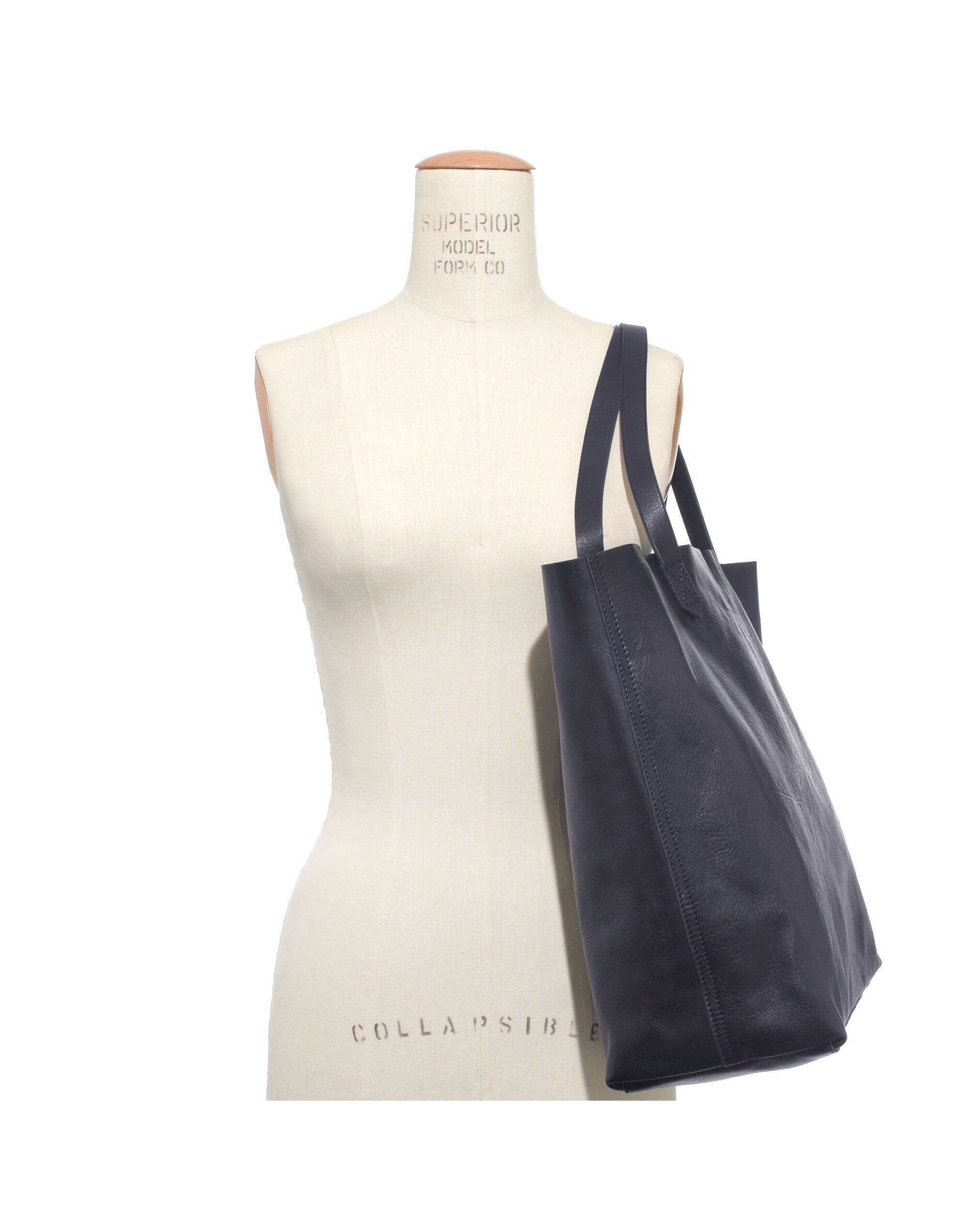 The Transport Tote in Navy
