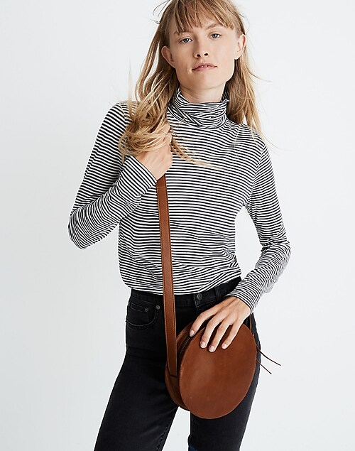 The Simple Circle Crossbody Bag in Leather