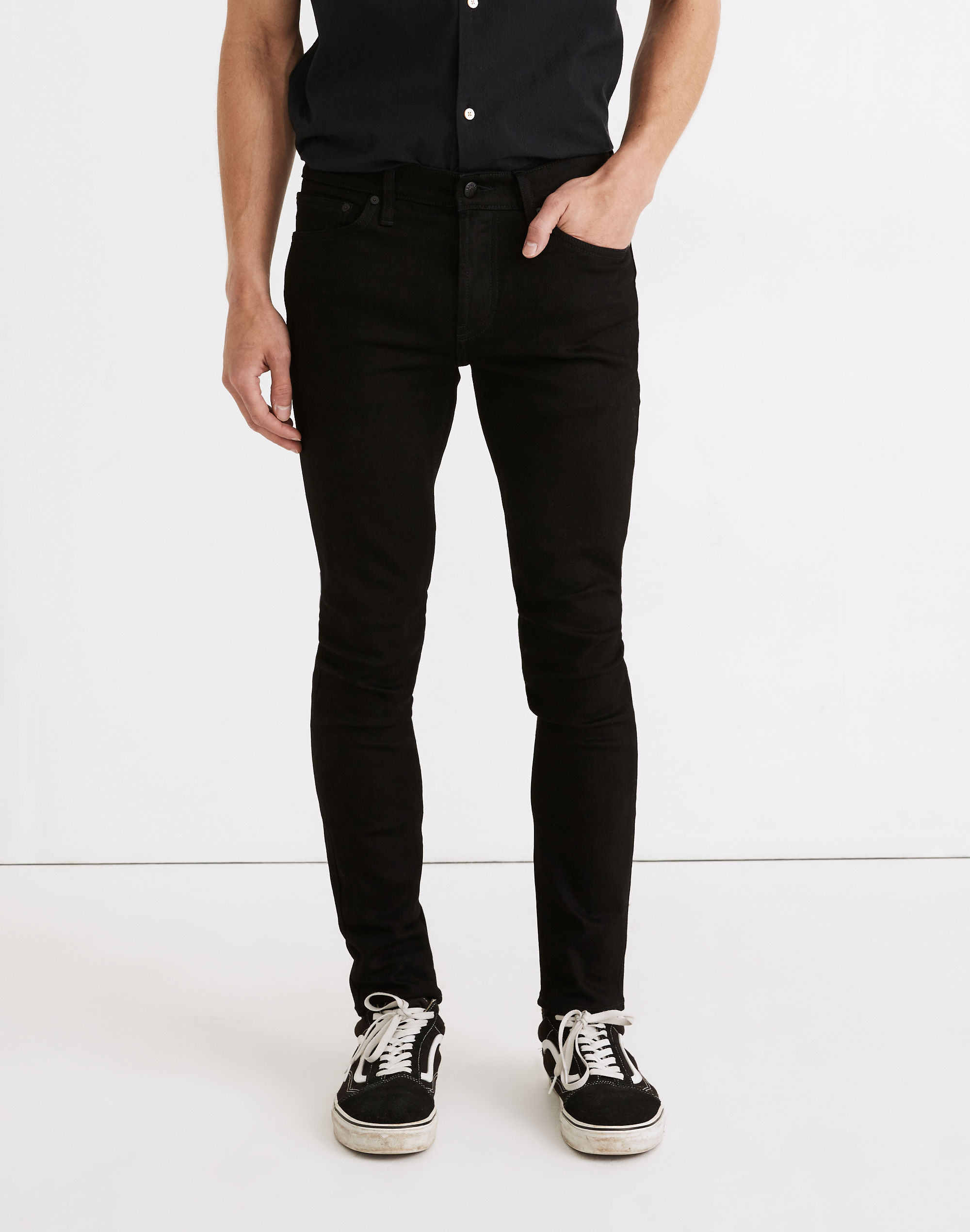Skinny Jeans in Black Wash