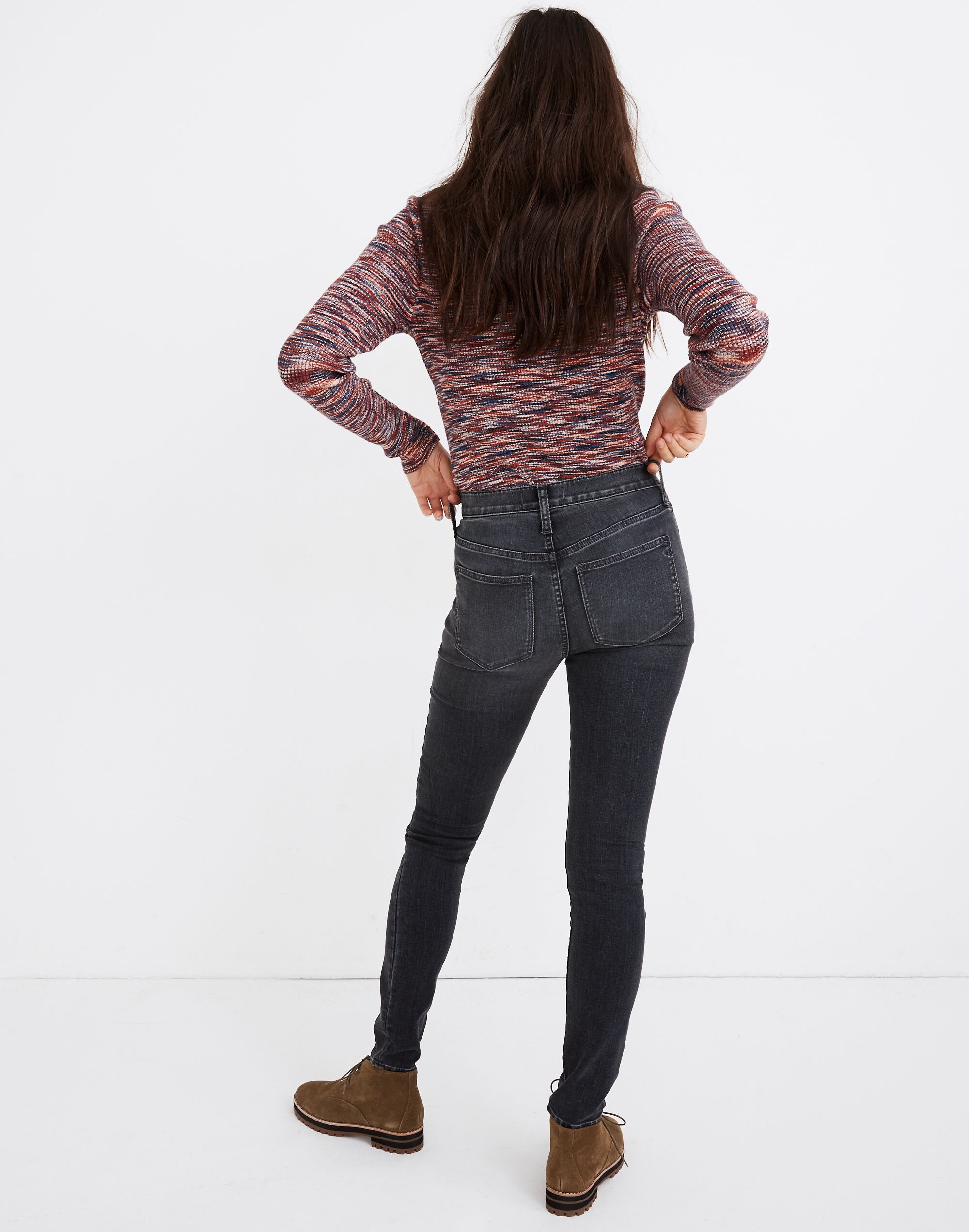 9" Mid-Rise Skinny Jeans in Clarksville Wash