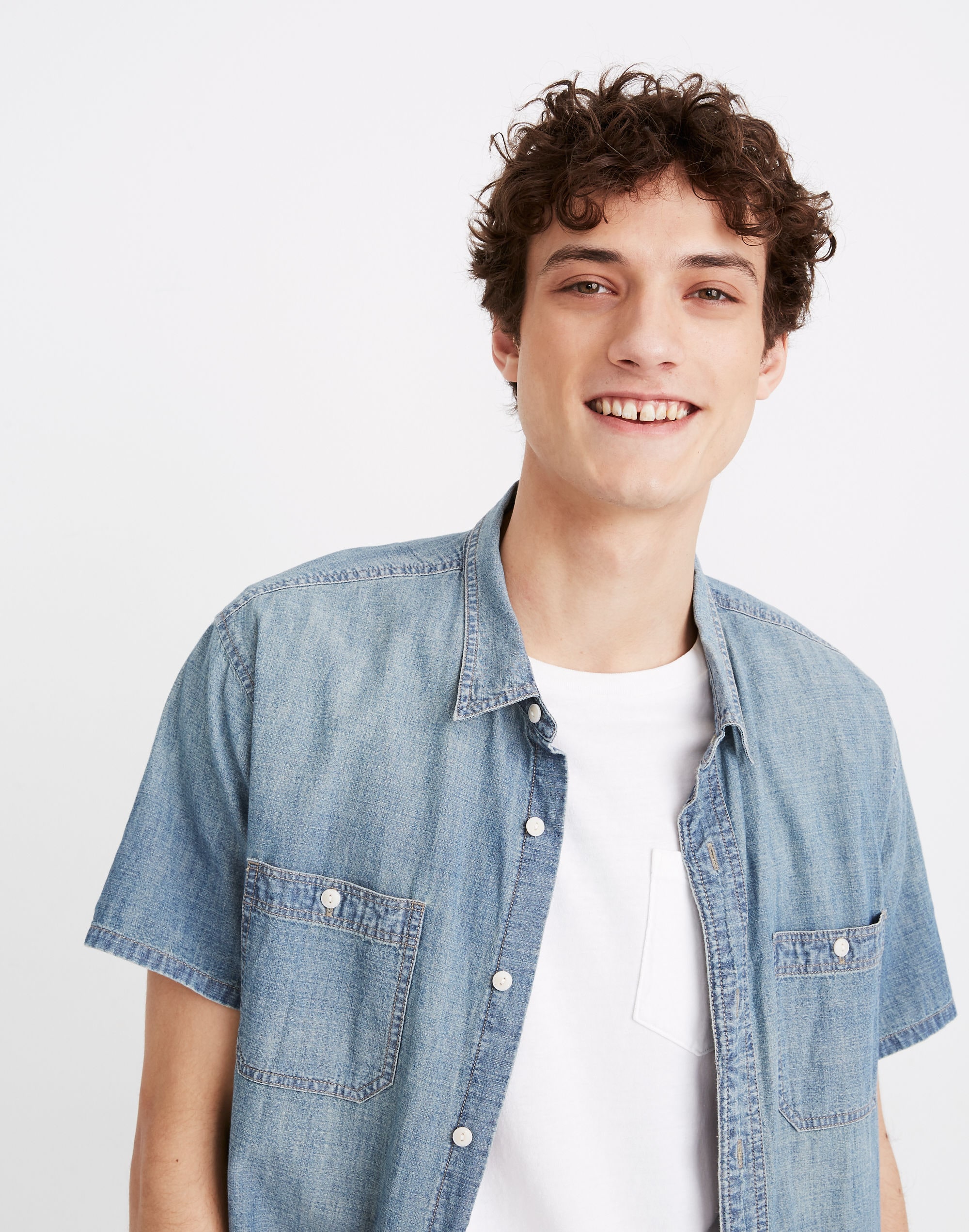 Chambray Perfect Short-Sleeve Shirt in Winterdale Wash
