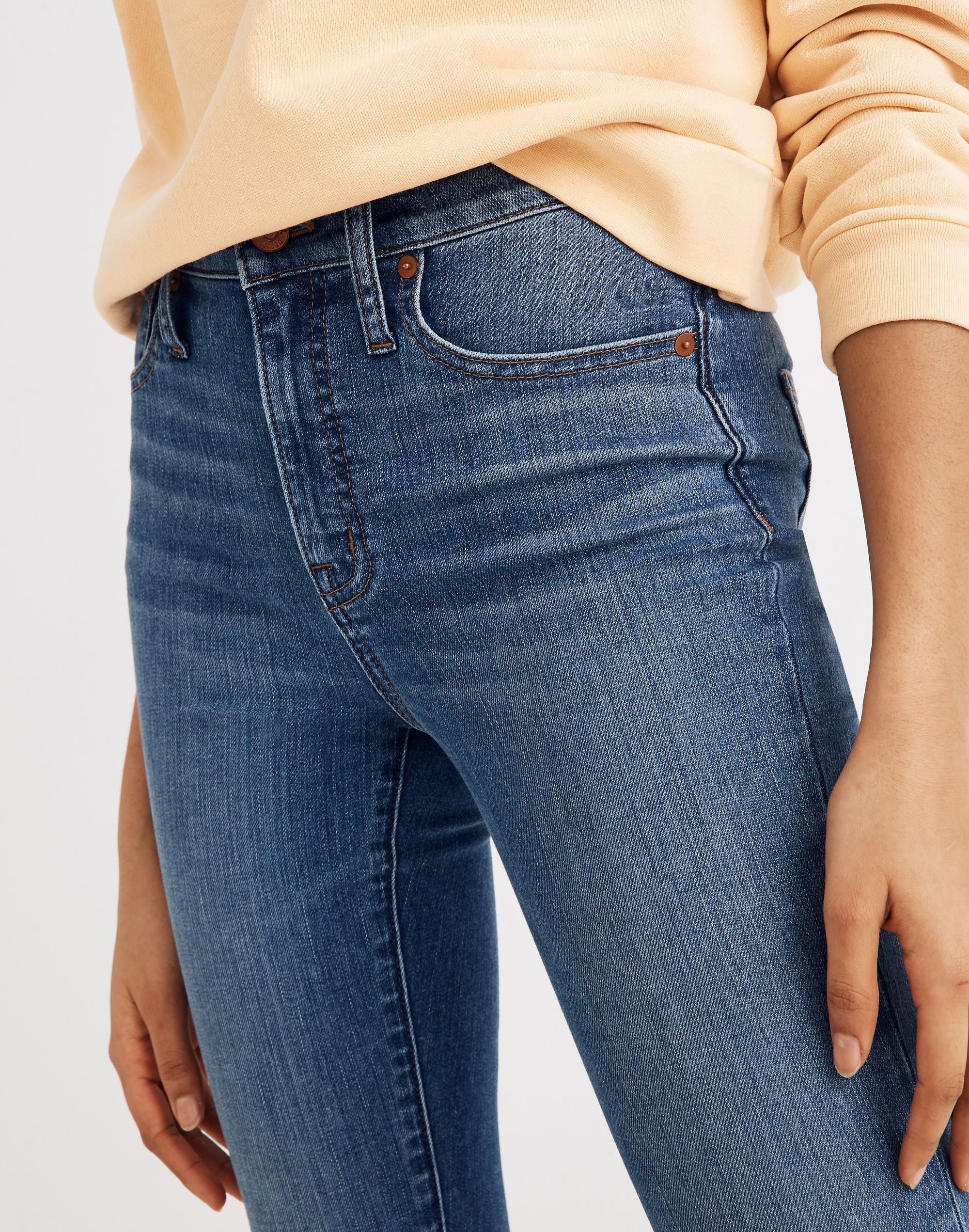 Curvy High-Rise Skinny Crop Jeans in Dalstrom Wash