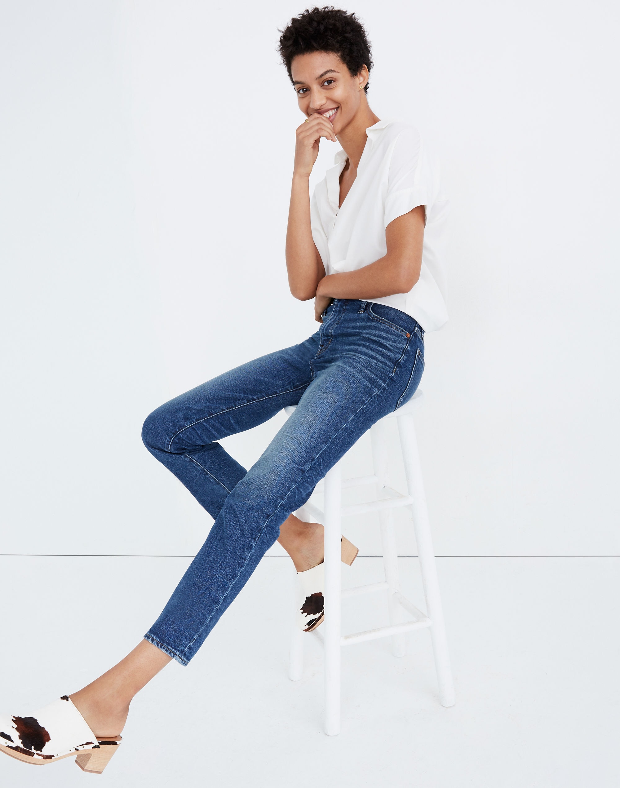 Petite Mid-Rise Classic Straight Jeans in Carsondale Wash