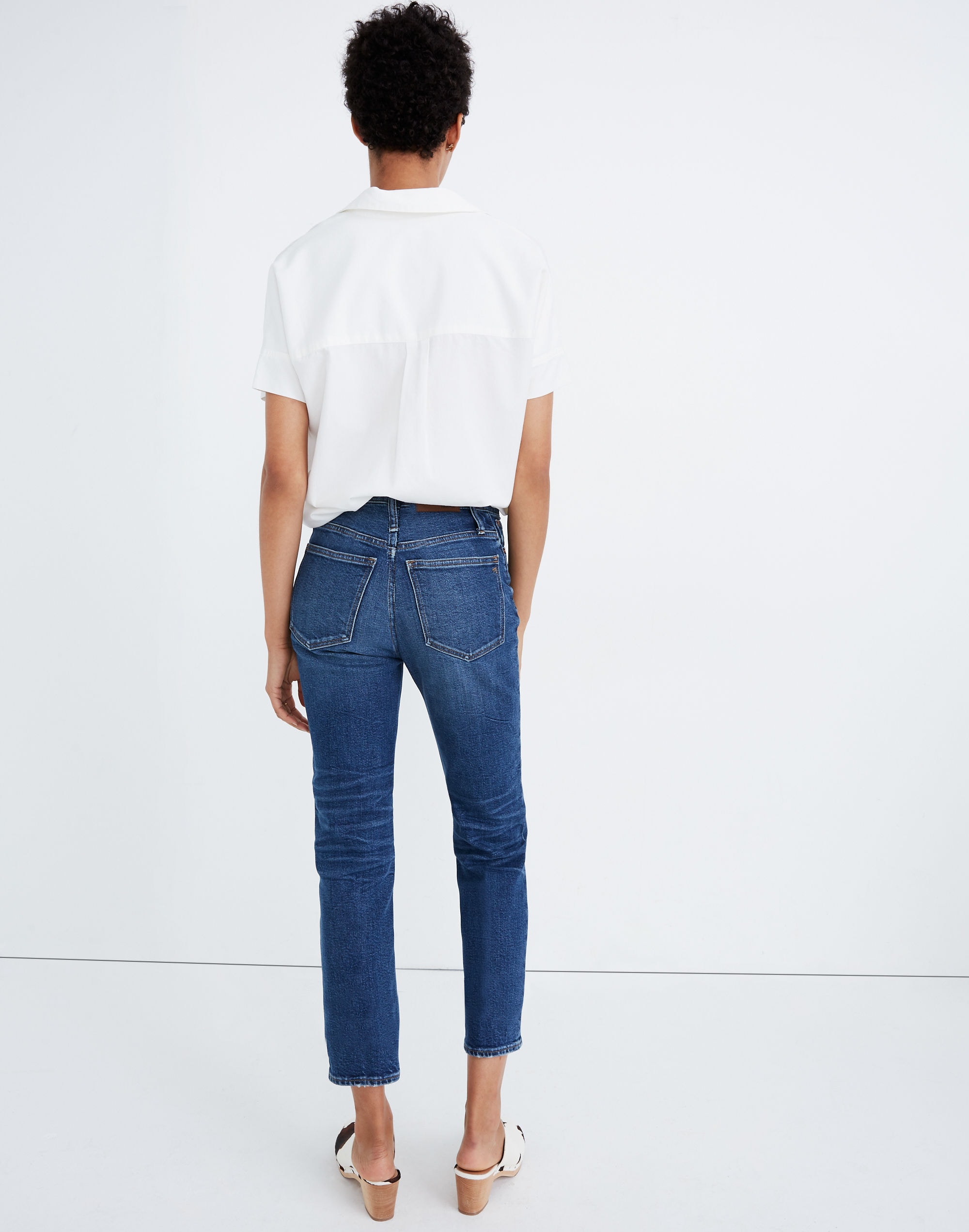 Petite Mid-Rise Classic Straight Jeans in Carsondale Wash