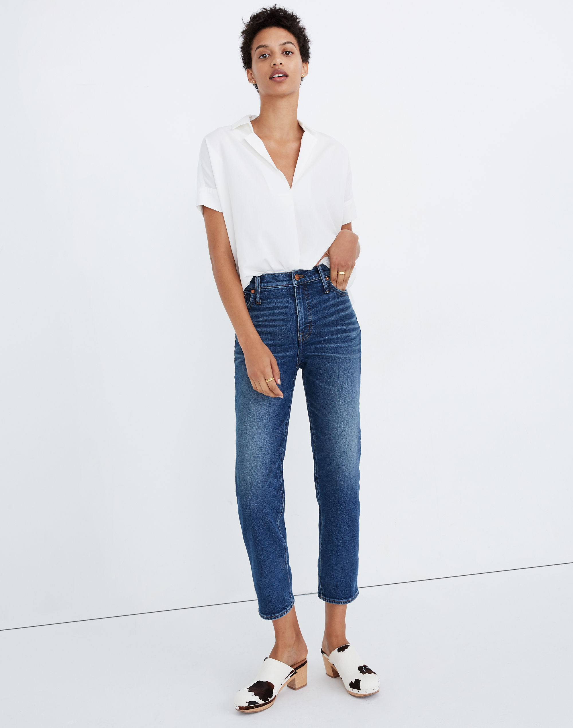 Petite Mid-Rise Classic Straight Jeans in Carsondale Wash