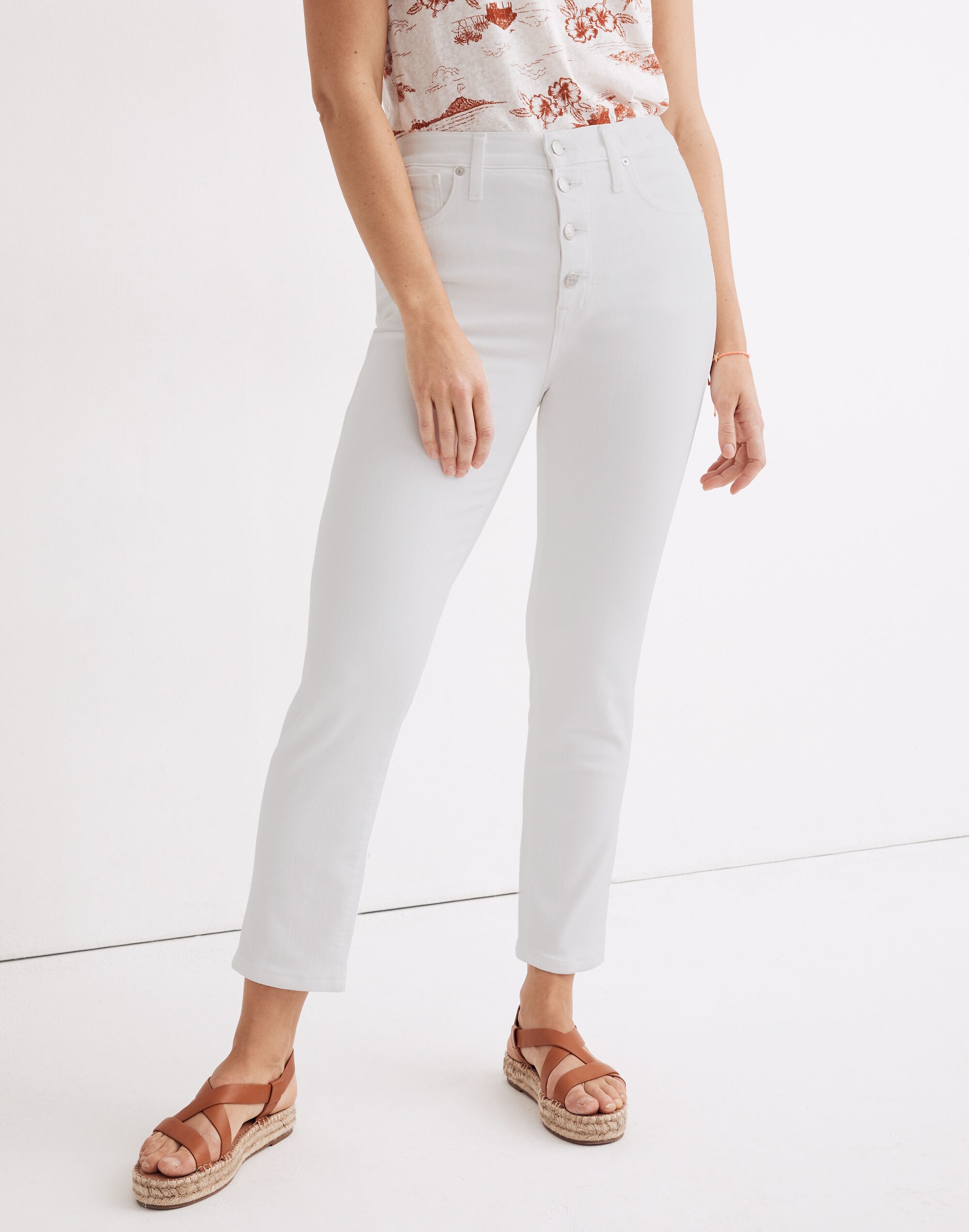 Petite Stovepipe Jeans in Pure White: Button-Front Edition