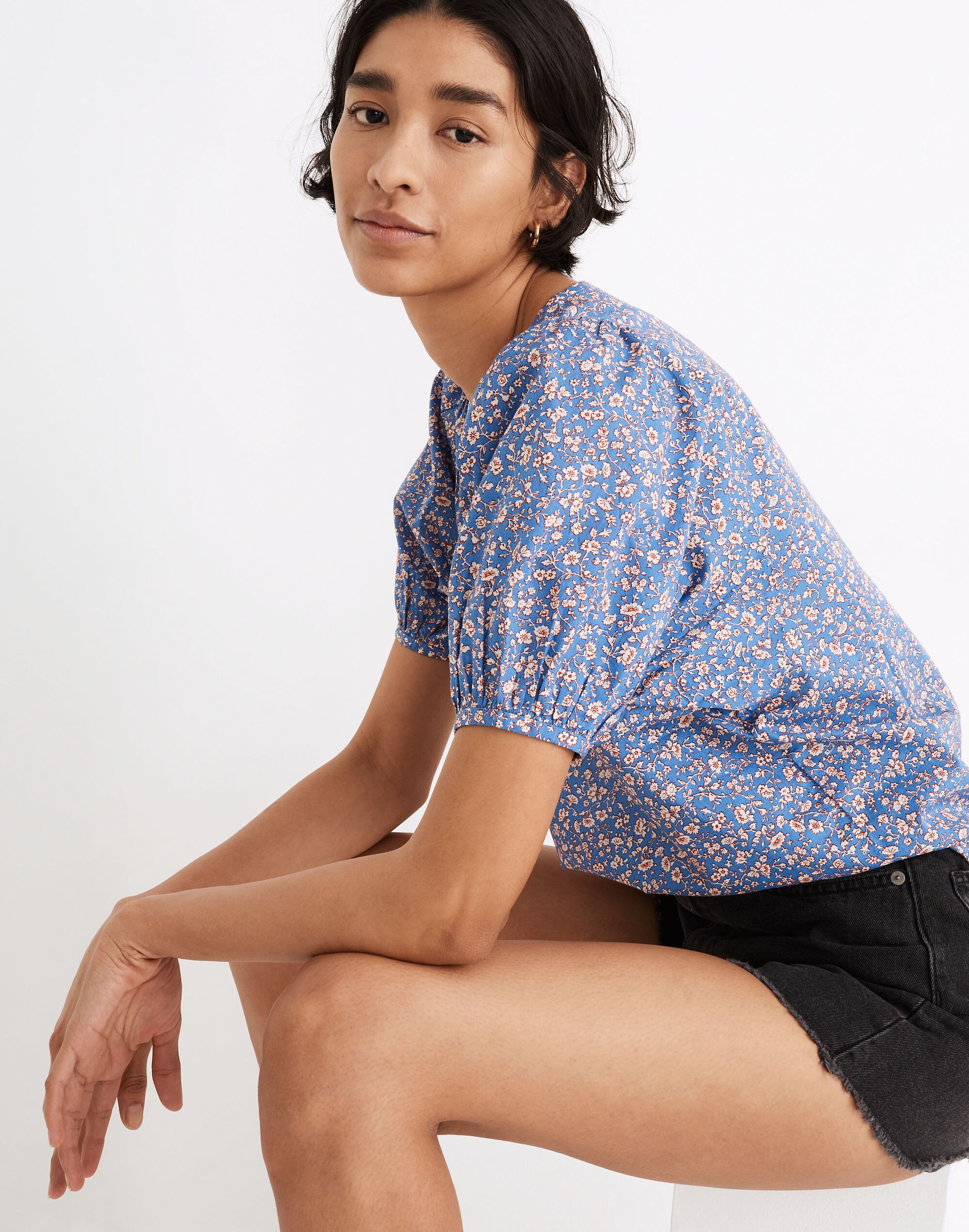 V-Neck Puff-Sleeve Top in Summer Vines