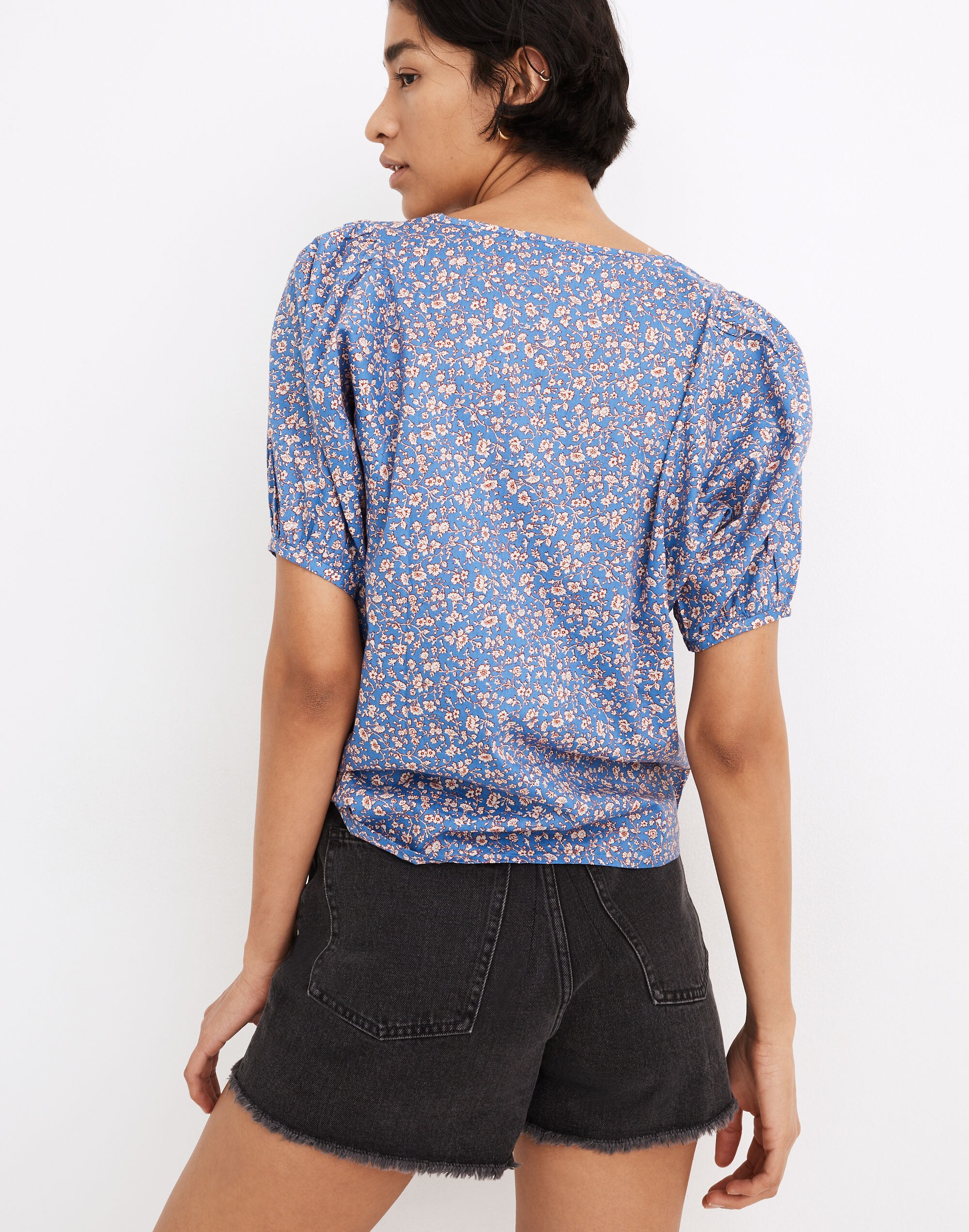 V-Neck Puff-Sleeve Top in Summer Vines