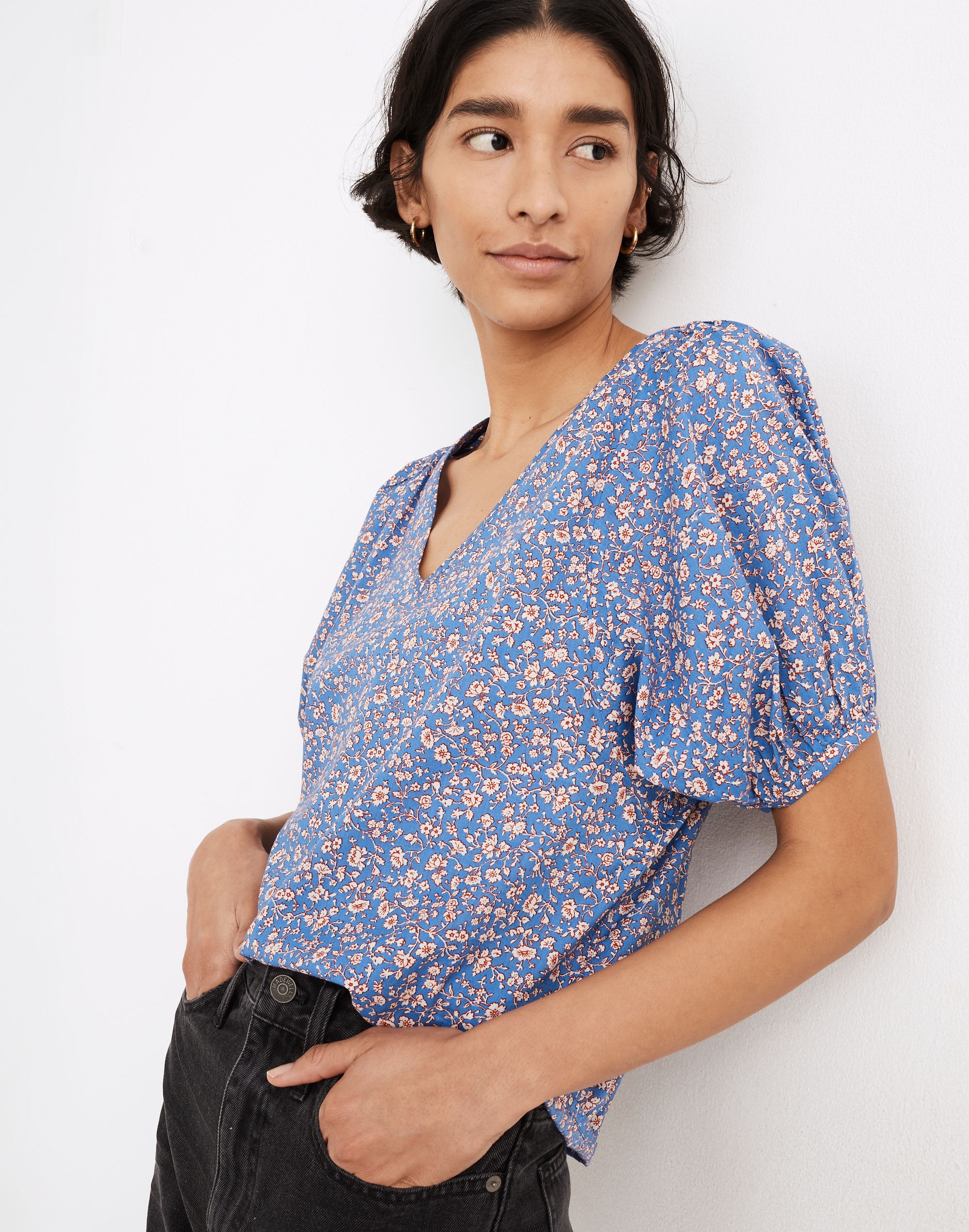 v-neck puff-sleeve top in summer vines