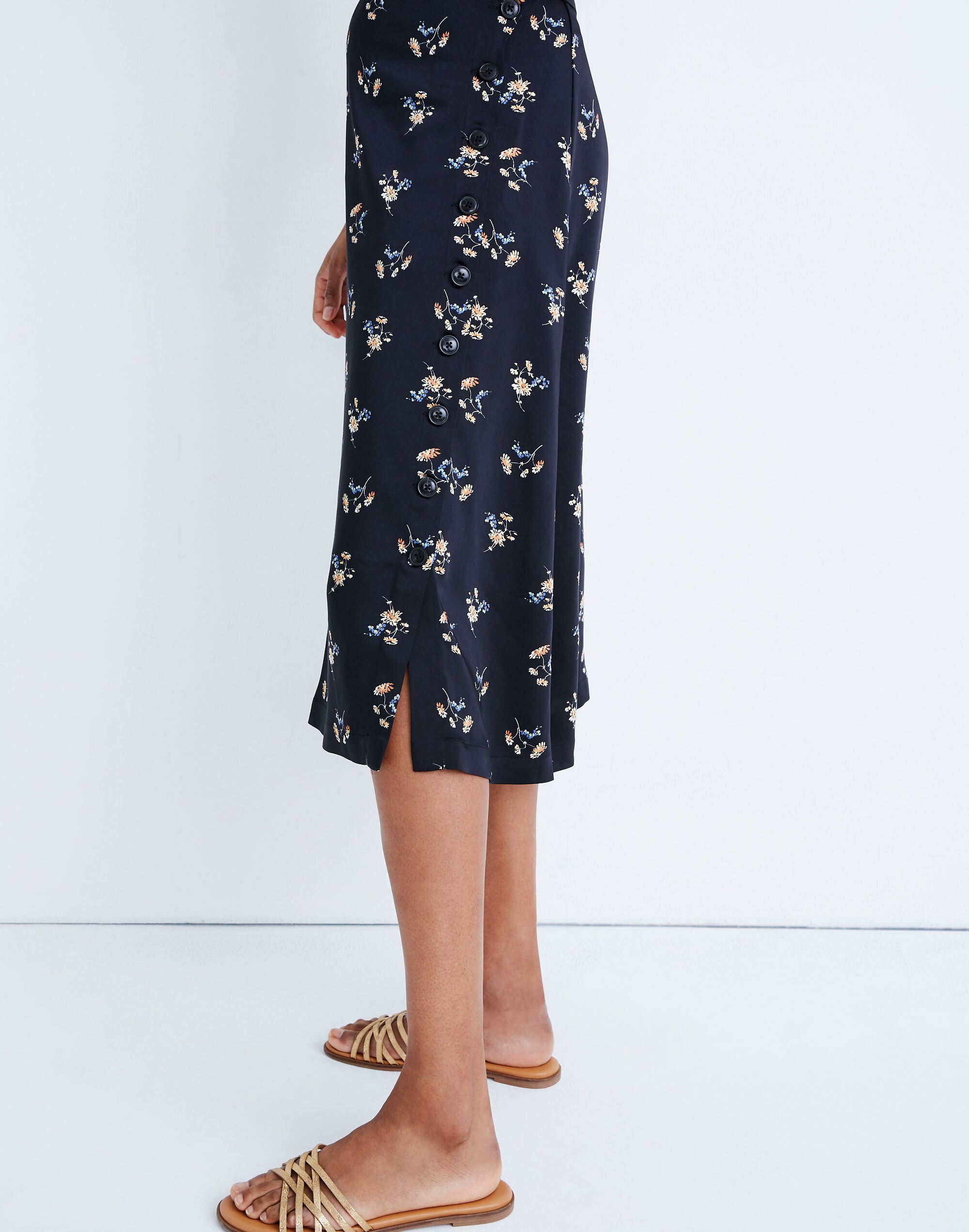 Side-Button Midi Skirt in Marseille Daisies