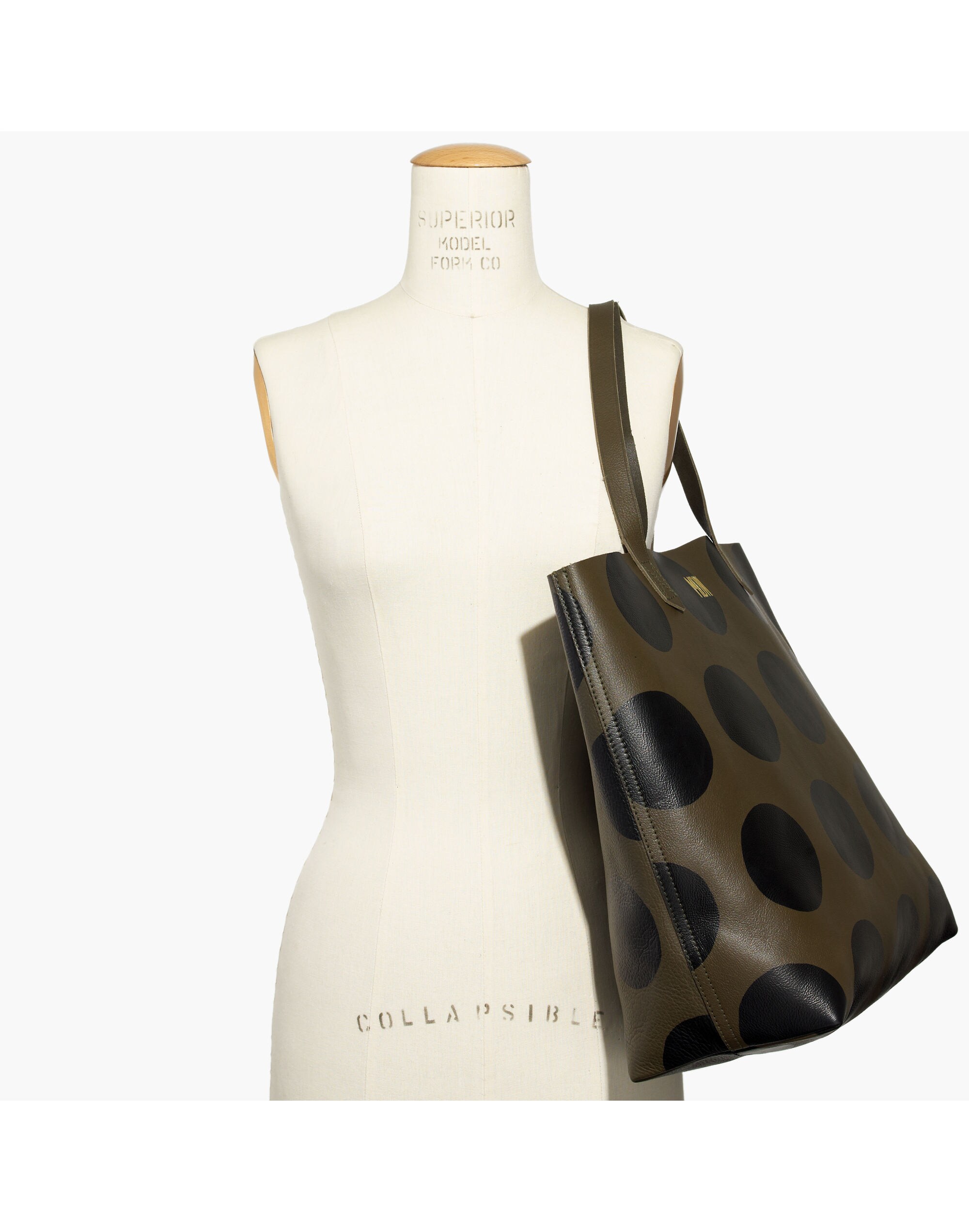 The Transport Tote in Softdot