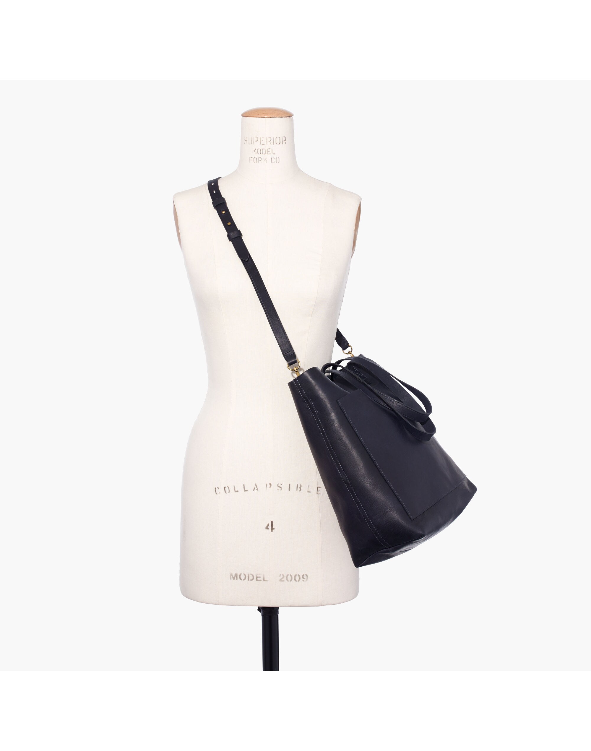 The Medium Transport Tote