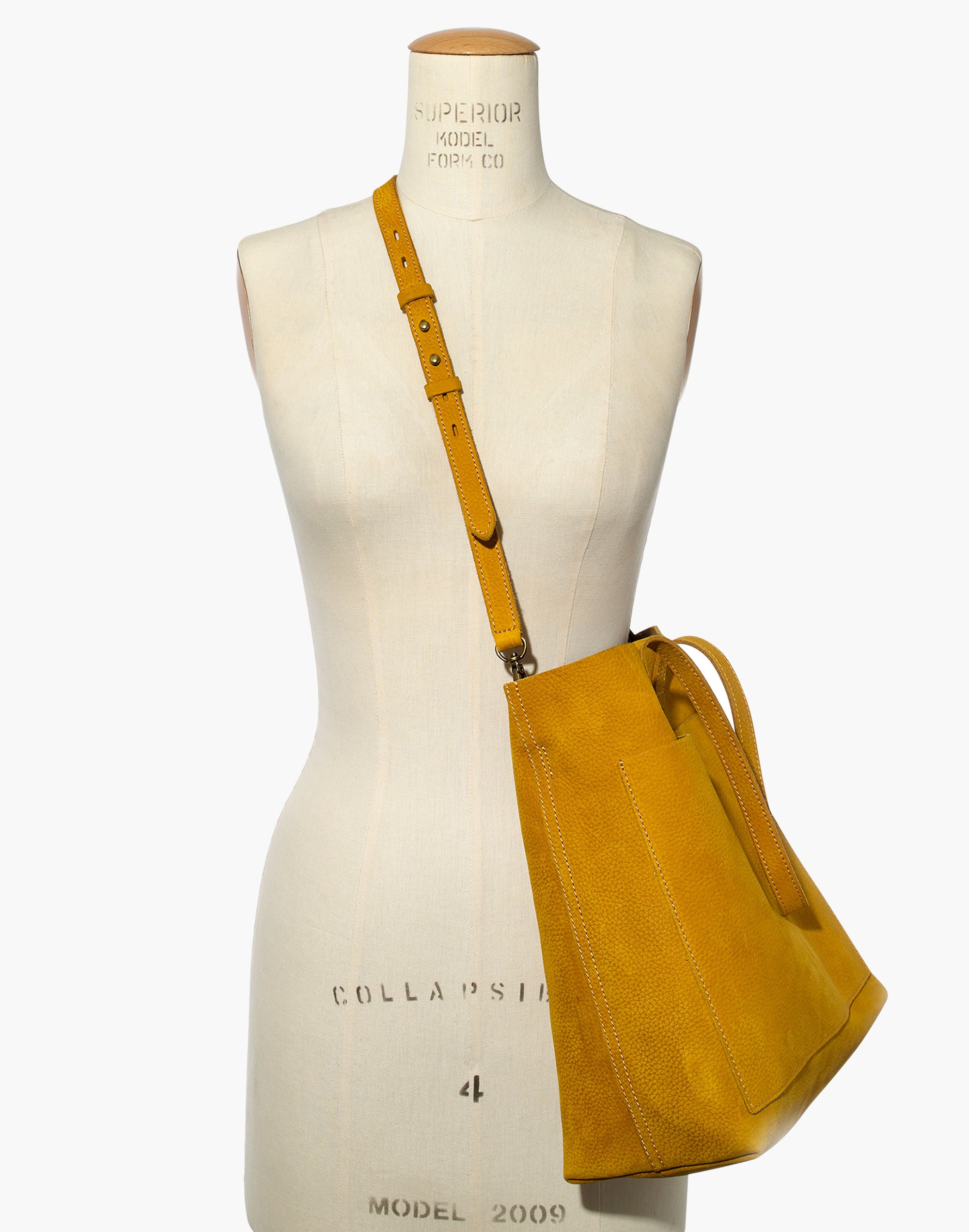 The Medium Transport Tote