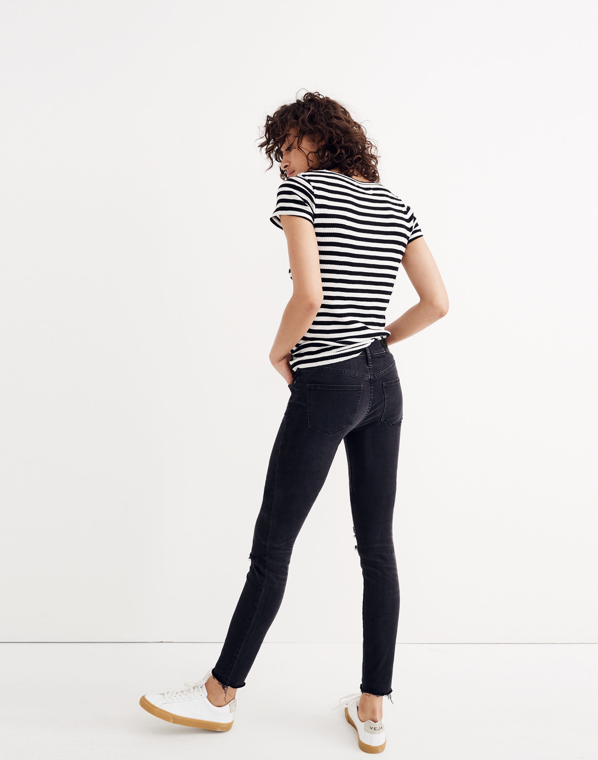 9" Mid-Rise Skinny Jeans in Black Sea