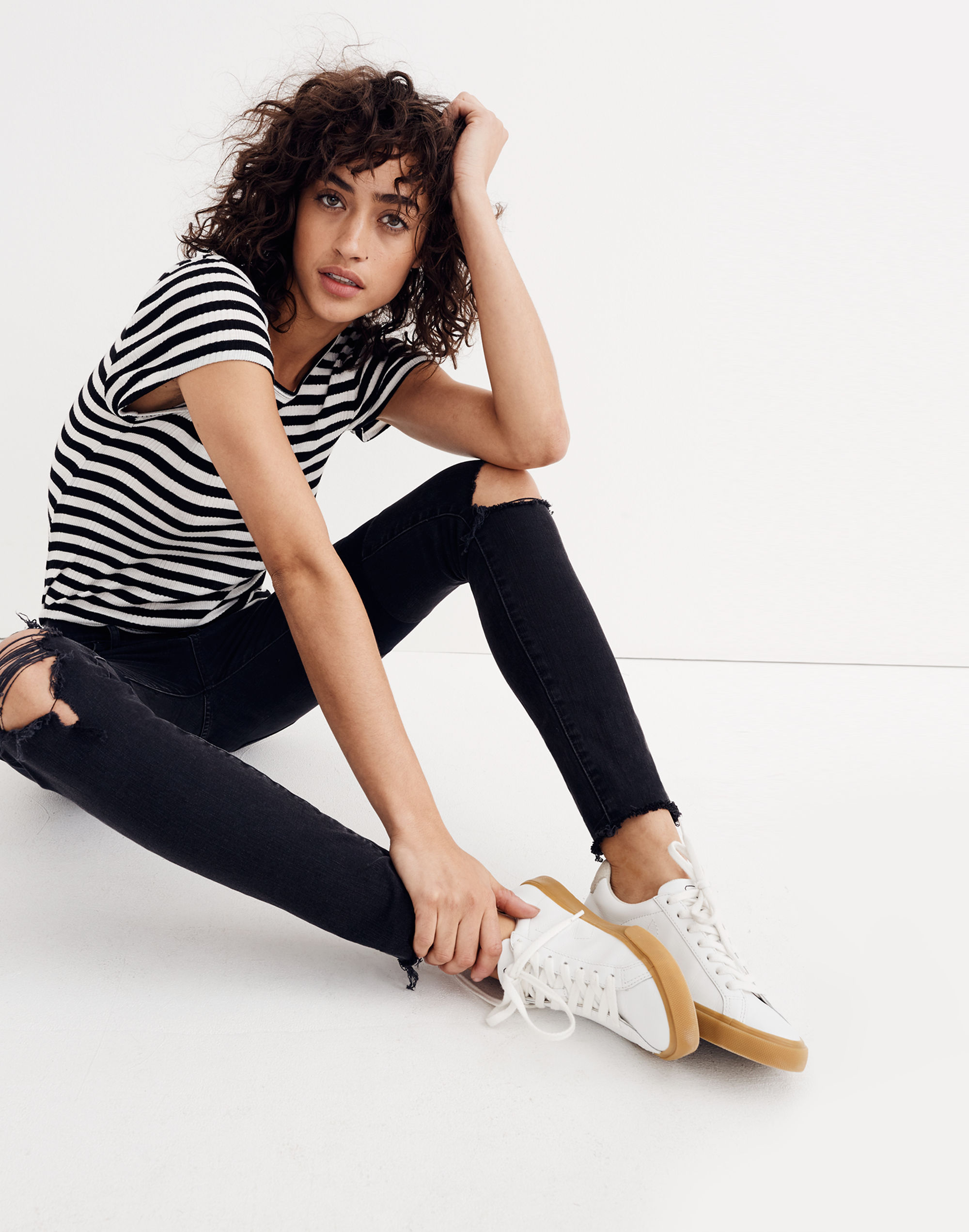 9" Mid-Rise Skinny Jeans in Black Sea