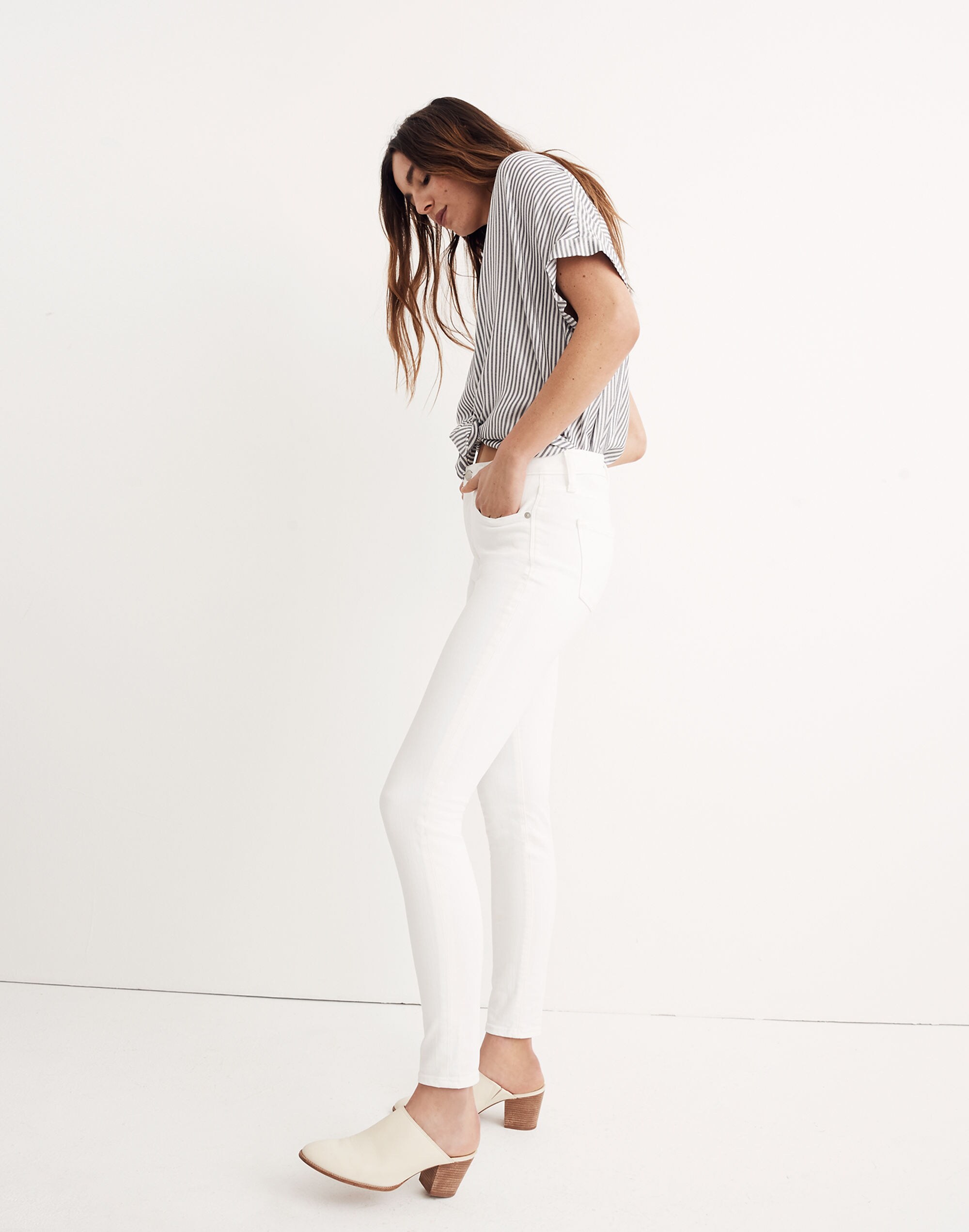 9" Mid-Rise Skinny Jeans in Pure White