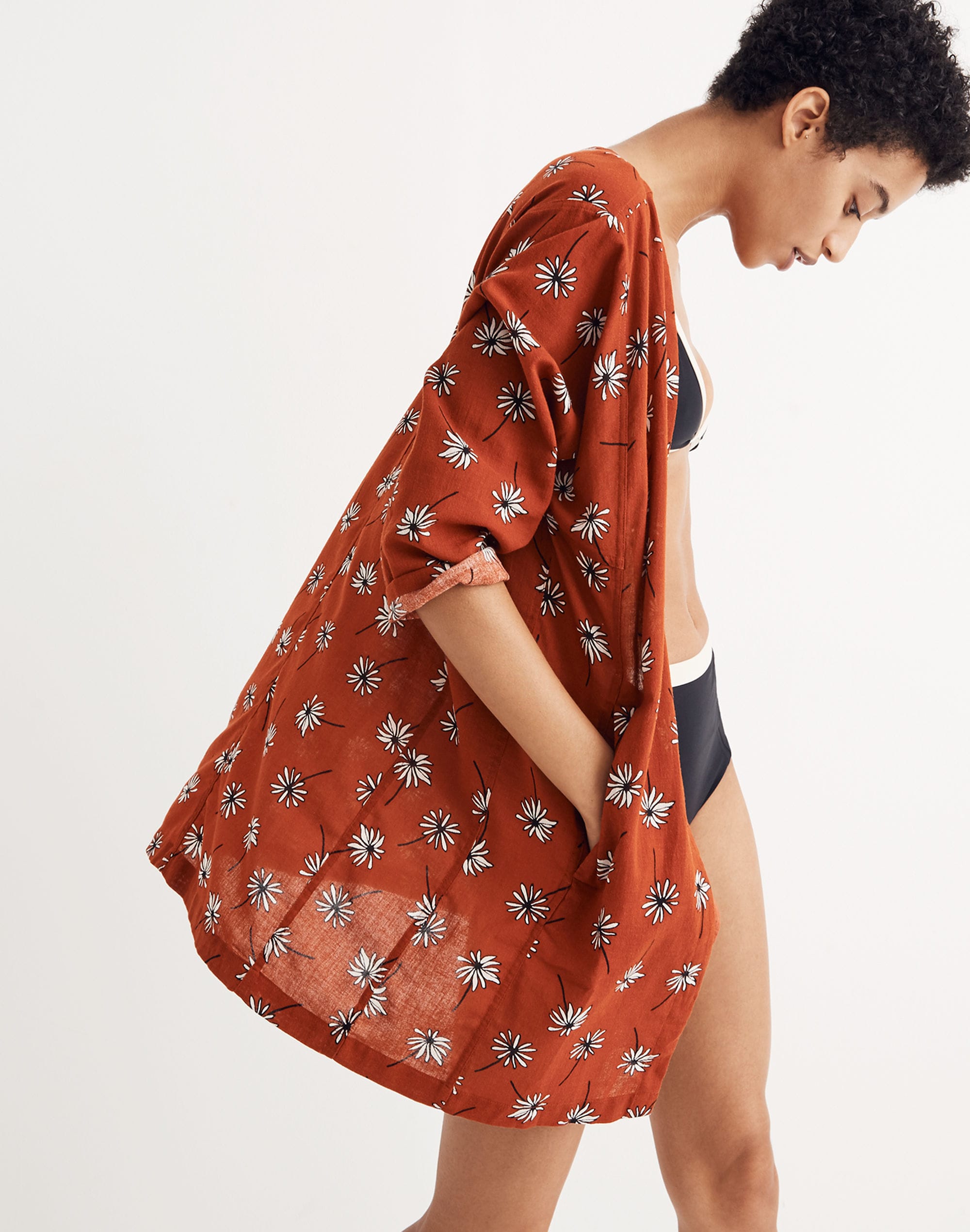 Maldives Cover-Up Robe in Fresh Daisies