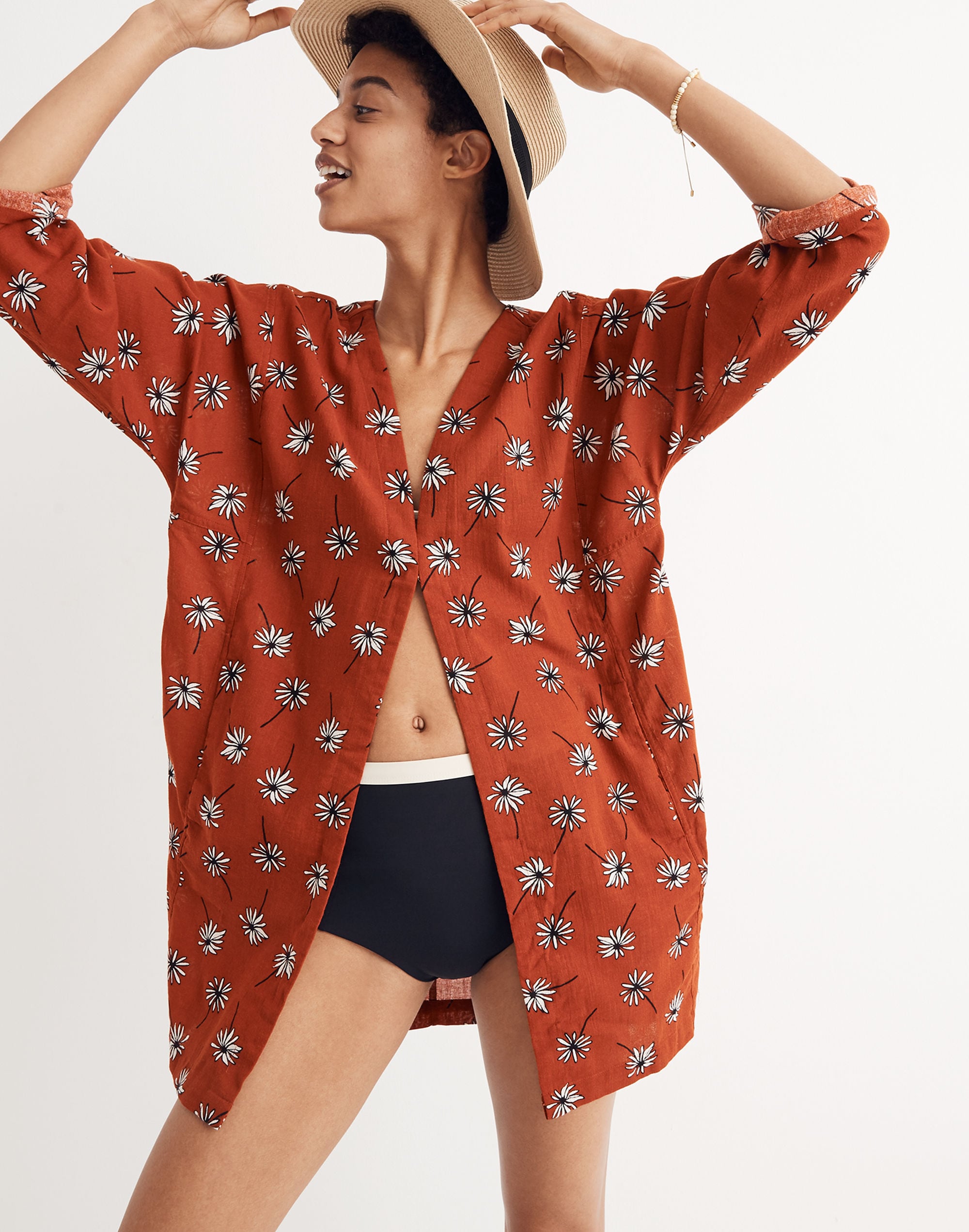 maldives cover-up robe in fresh daisies