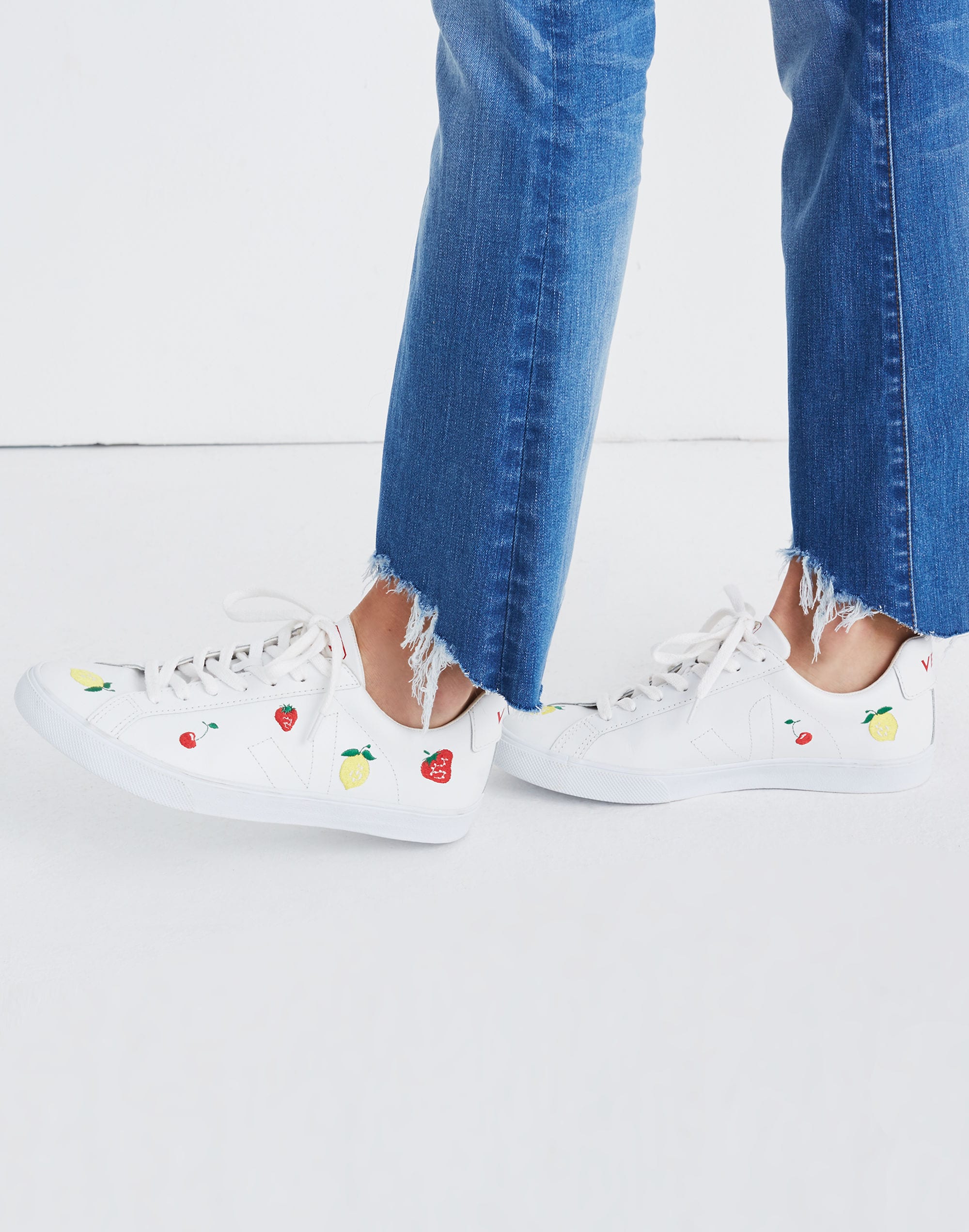 Madewell x Veja&trade; Fruit Embroidered Sneakers Esplar Low Sneakers
