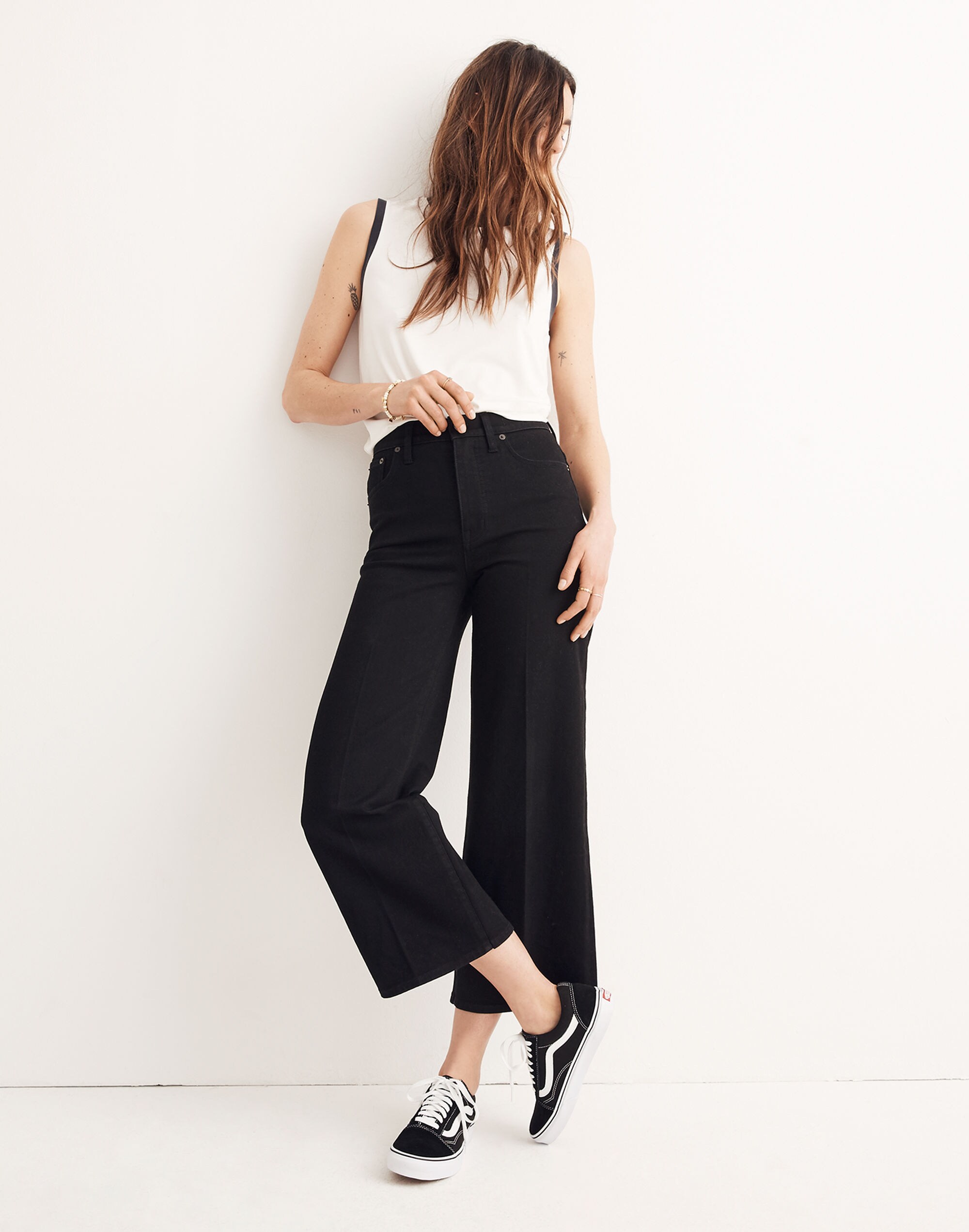 Wide-Leg Crop Jeans in Black Frost