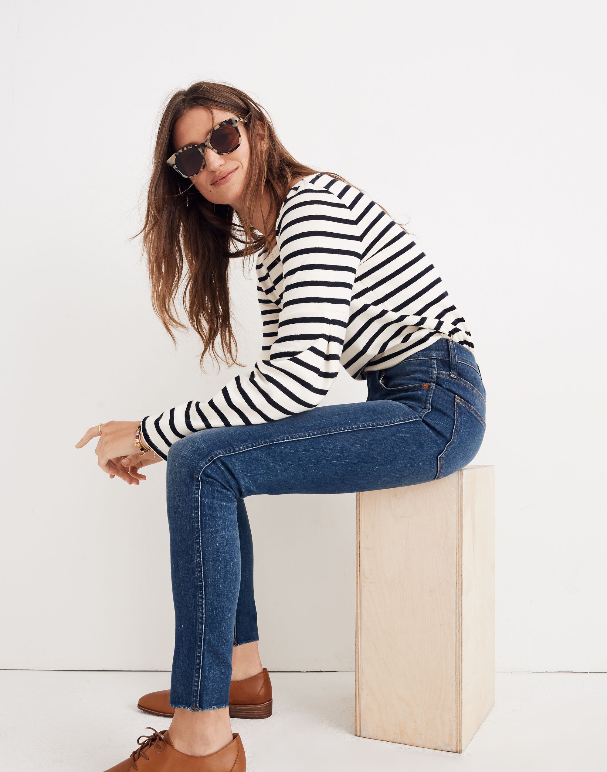 Petite 9" Mid-Rise Skinny Jeans in Paloma Wash: Raw-Hem Edition