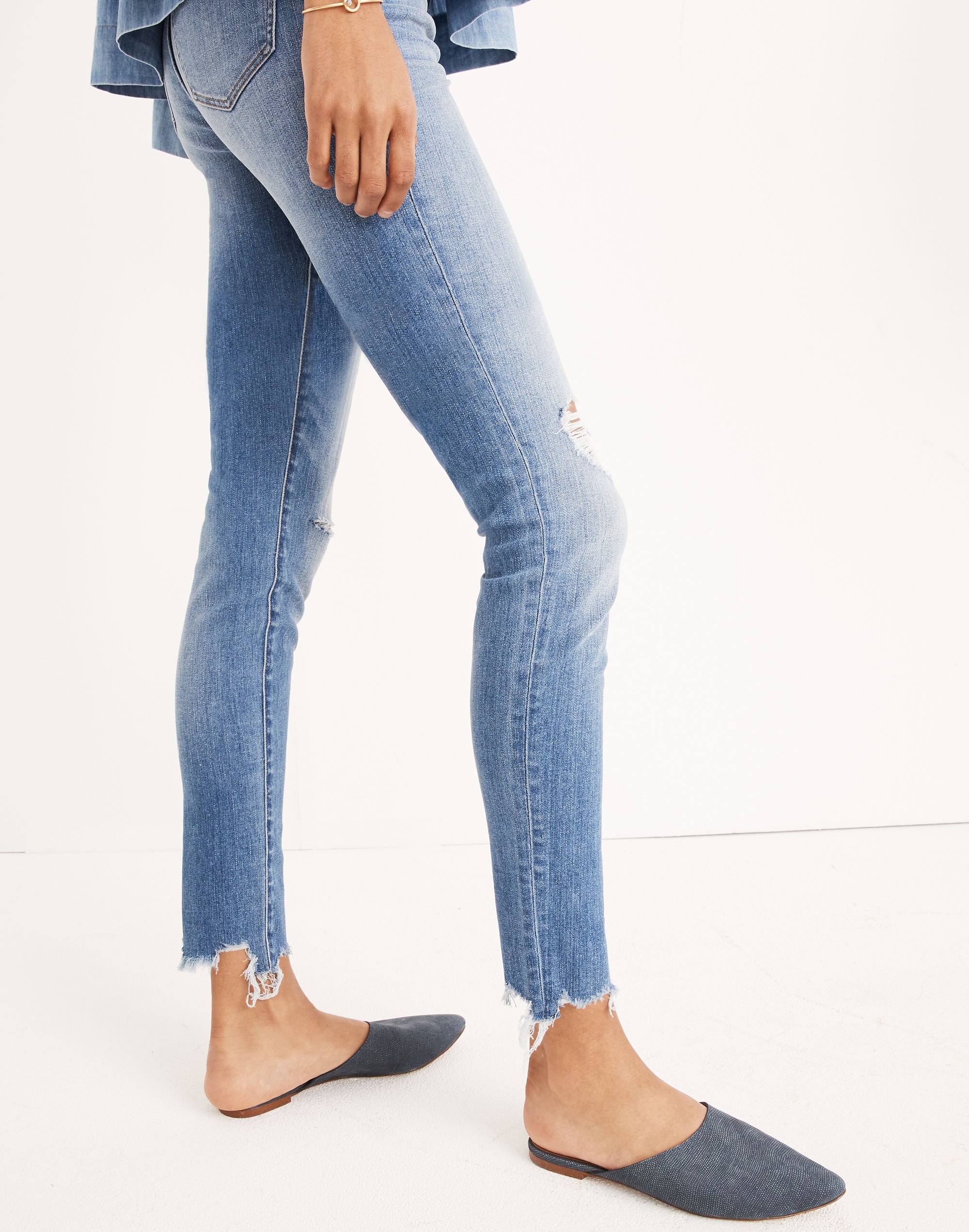 9" Mid-Rise Skinny Jeans in Frankie Wash: Torn-Knee Edition