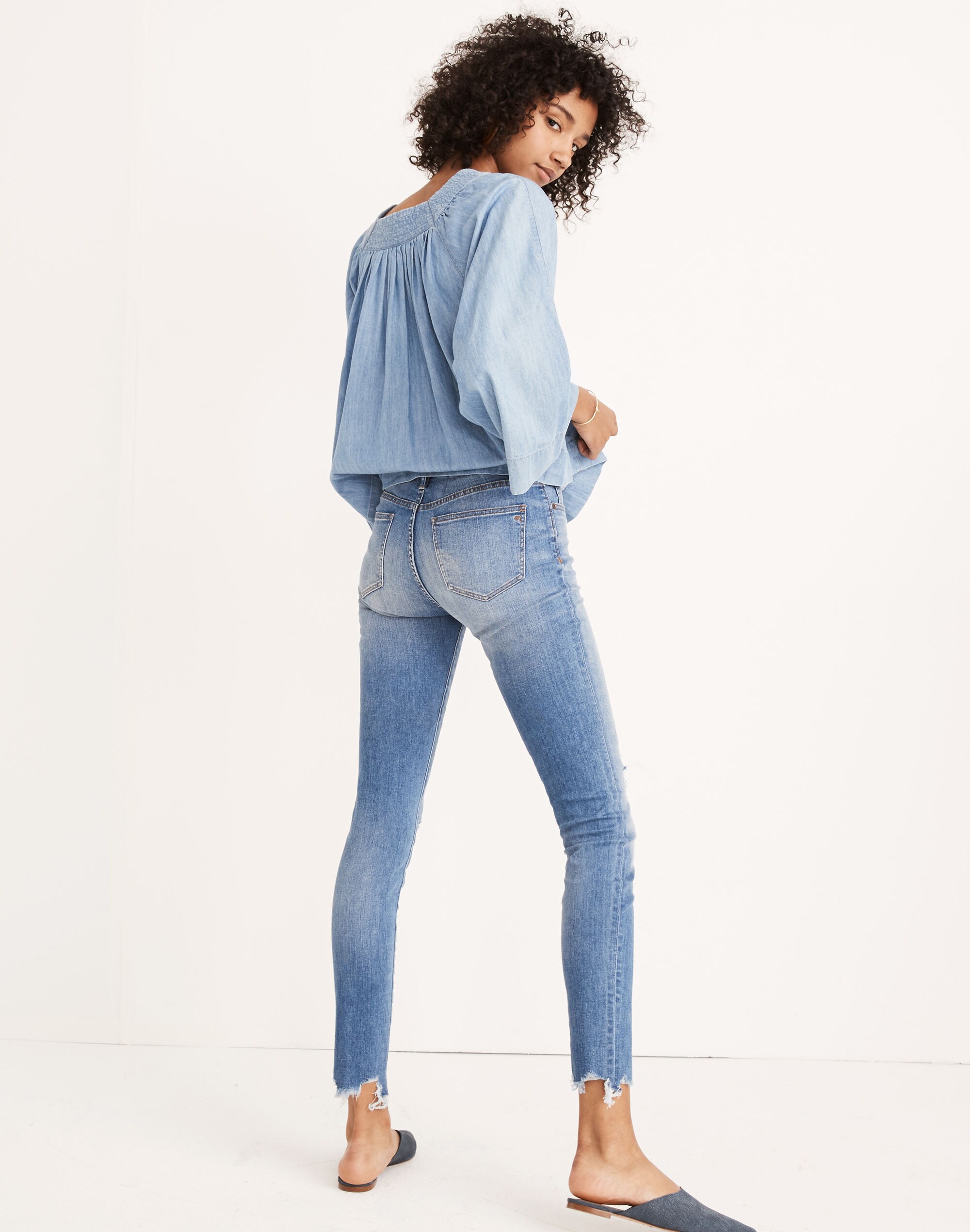9" Mid-Rise Skinny Jeans in Frankie Wash: Torn-Knee Edition