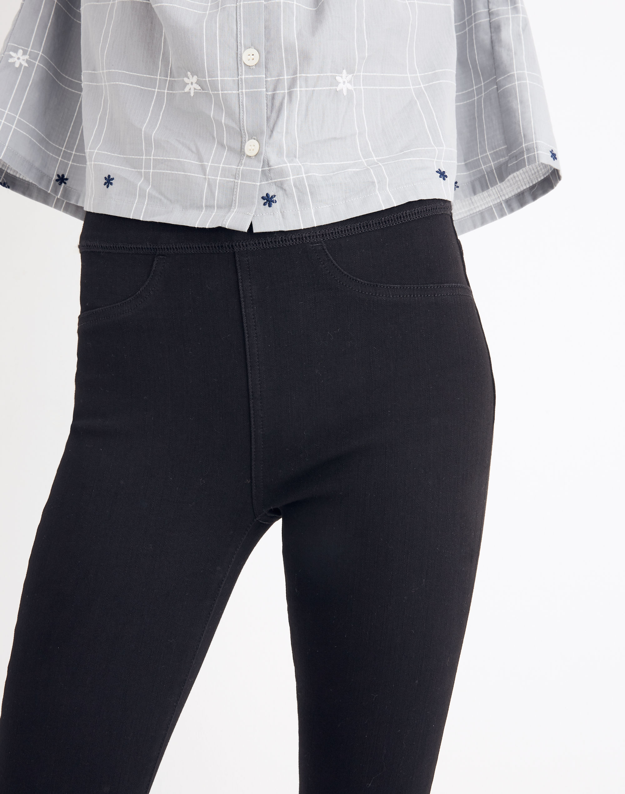Pull-On Jeans in Black Frost