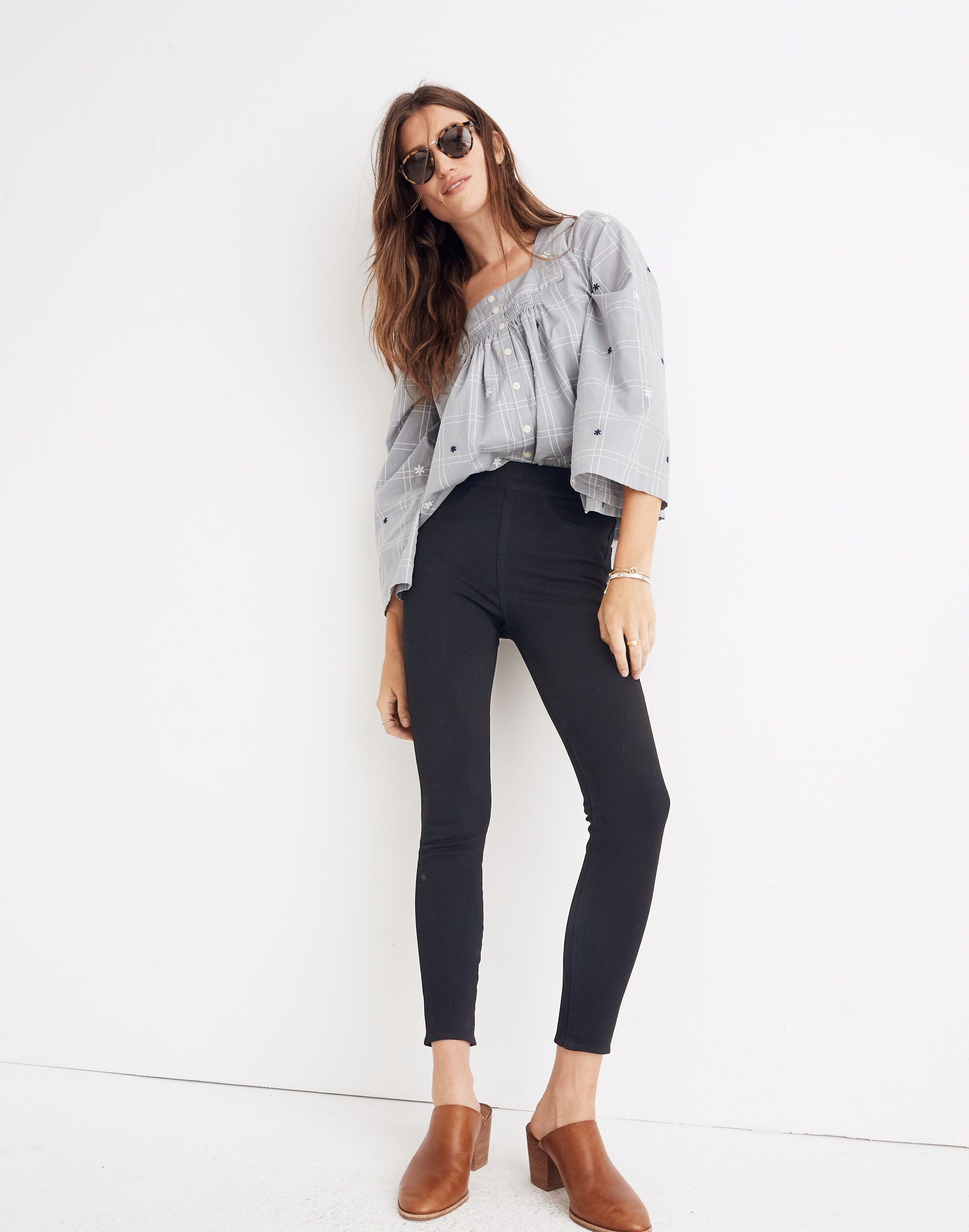 Pull-On Jeans in Black Frost