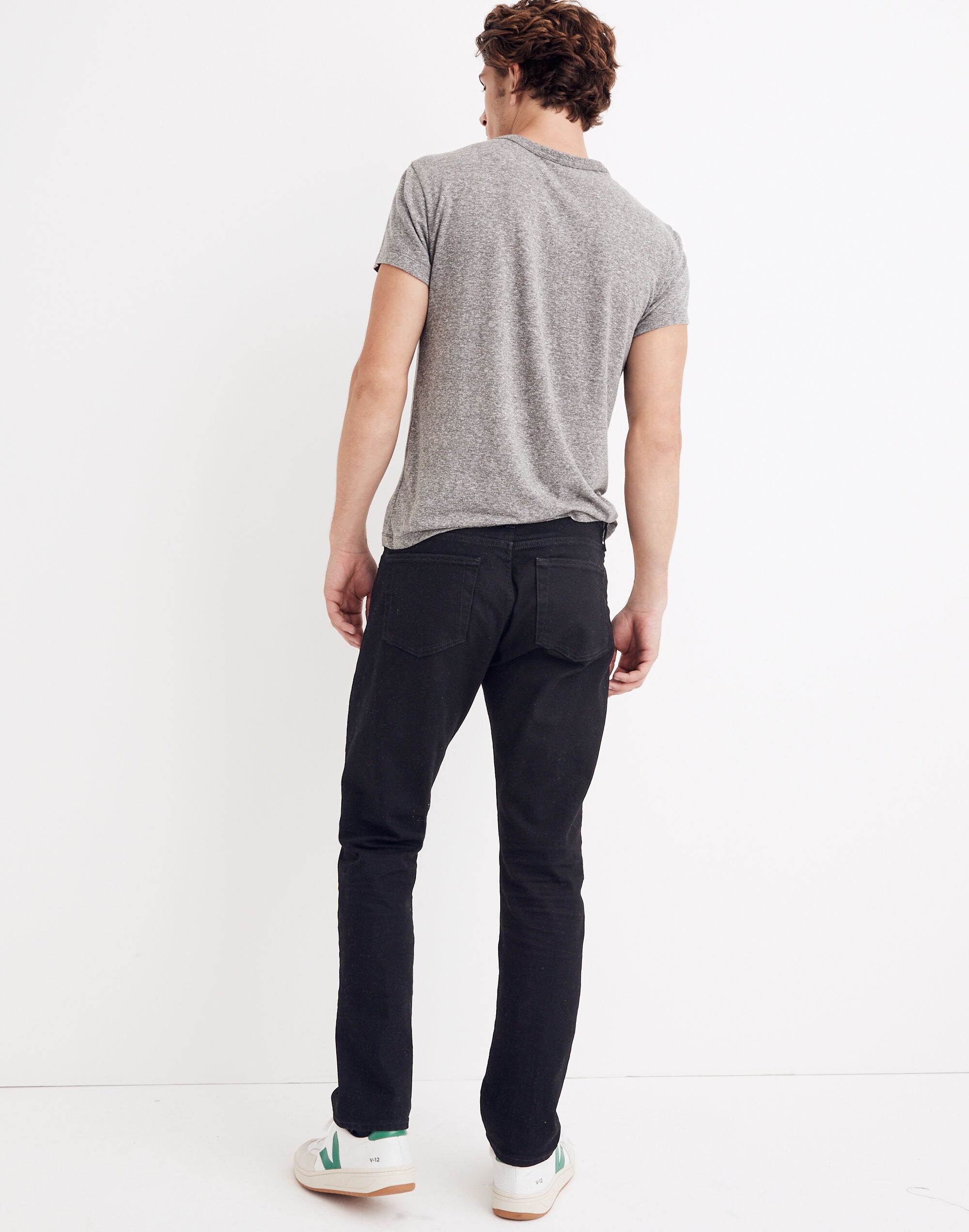 Straight Jeans in Classic Black Wash