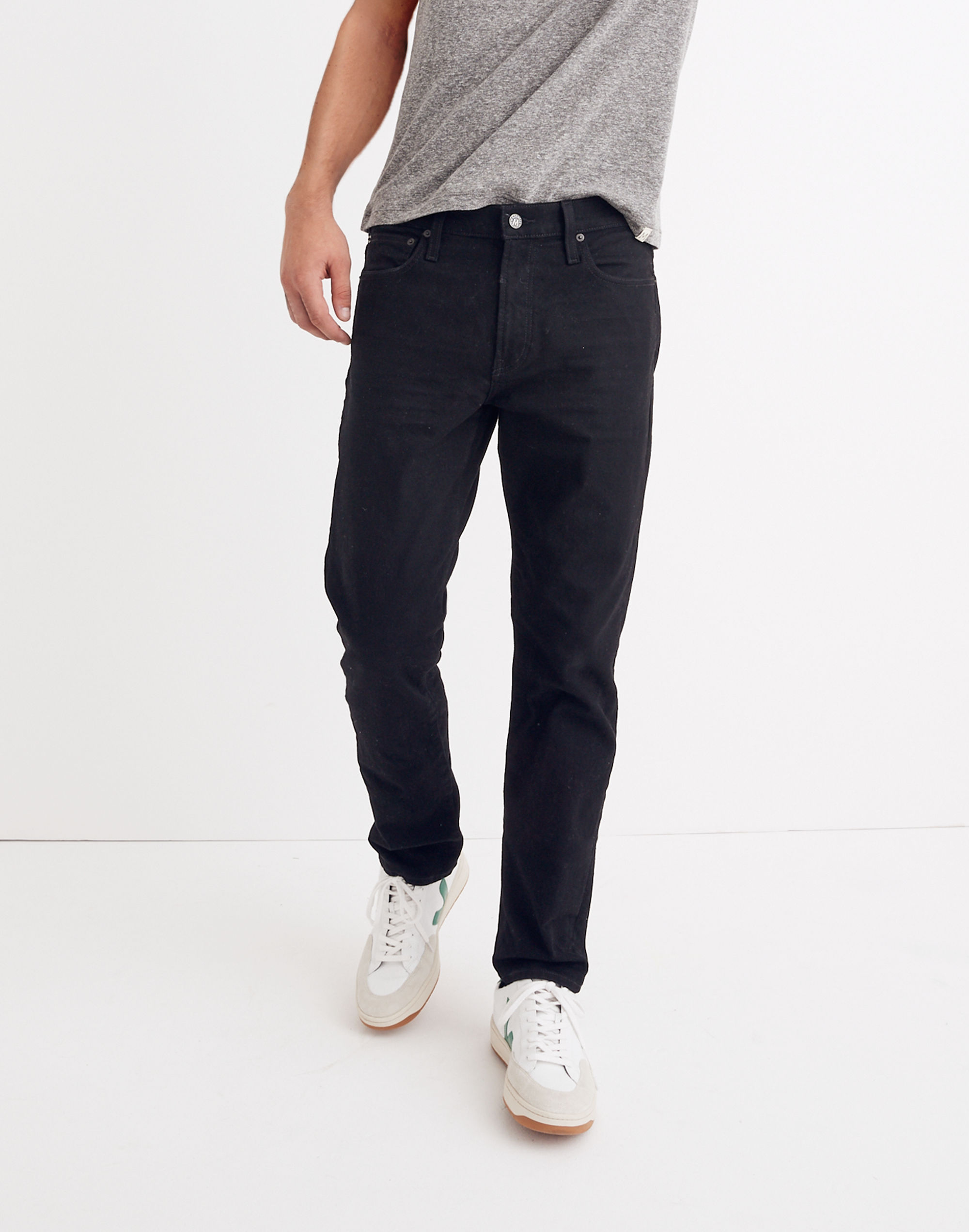 Straight Jeans in Classic Black Wash