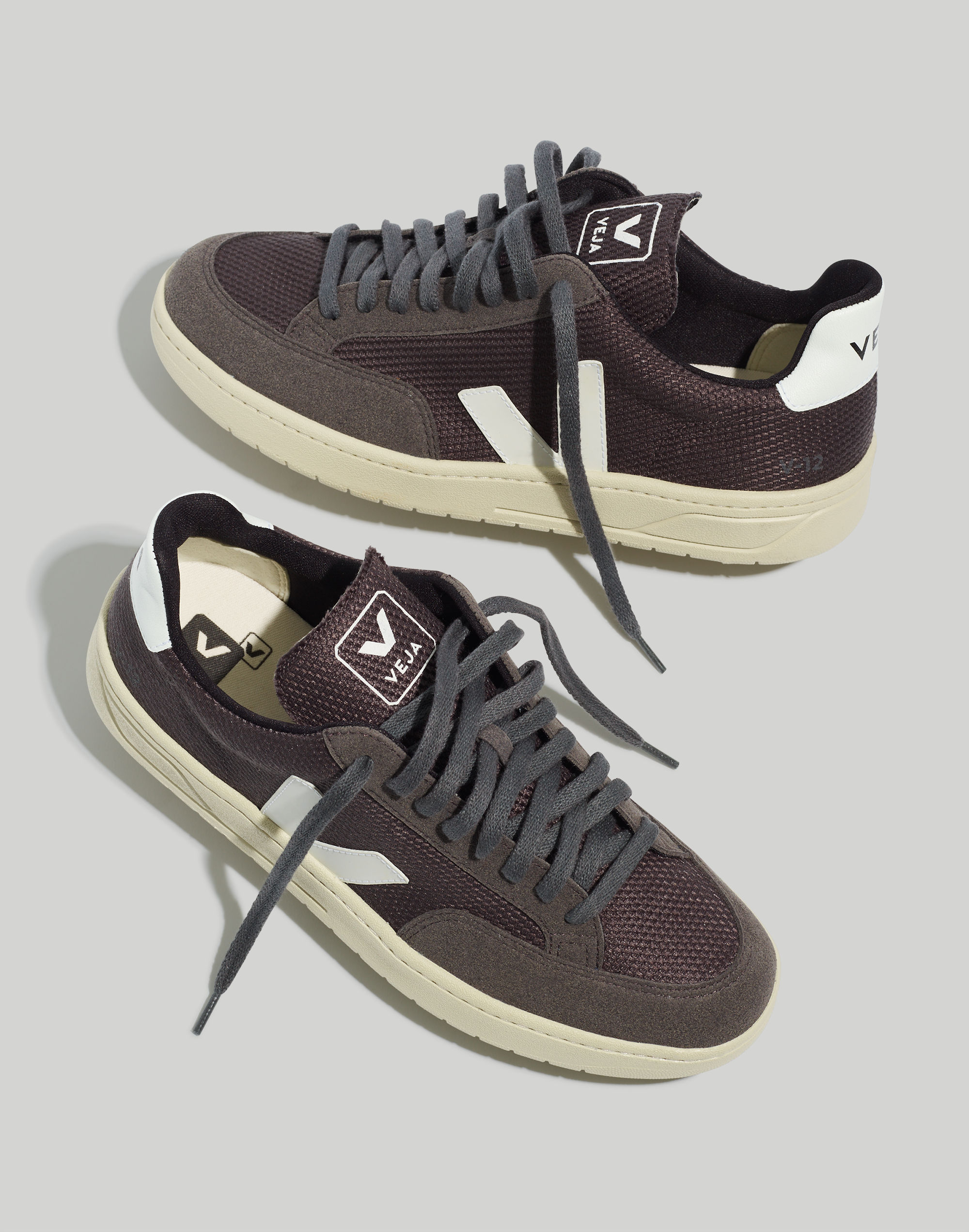 Veja&trade; Men's V-12 Sneakers