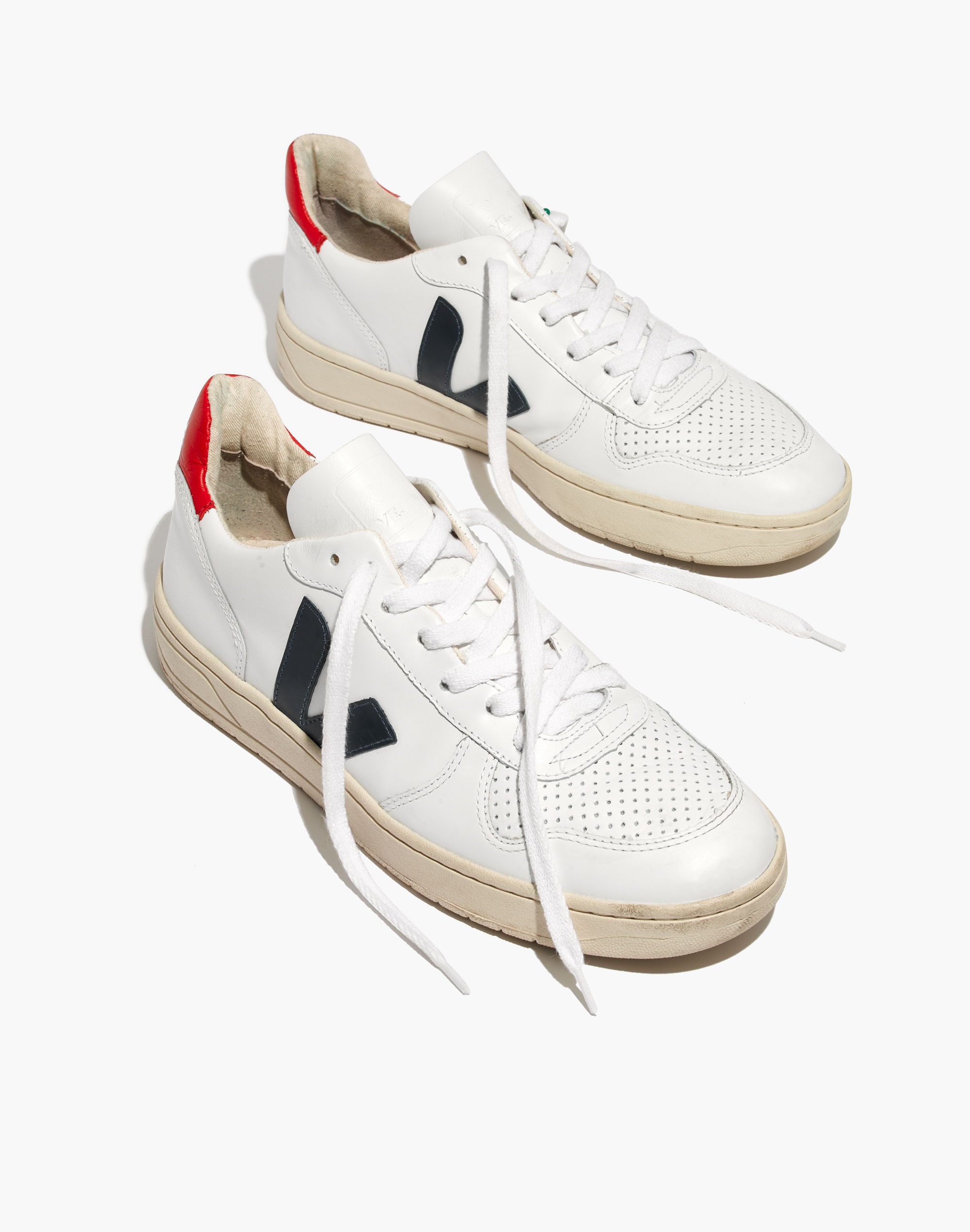 Veja&trade; Men's V-10 Sneakers
