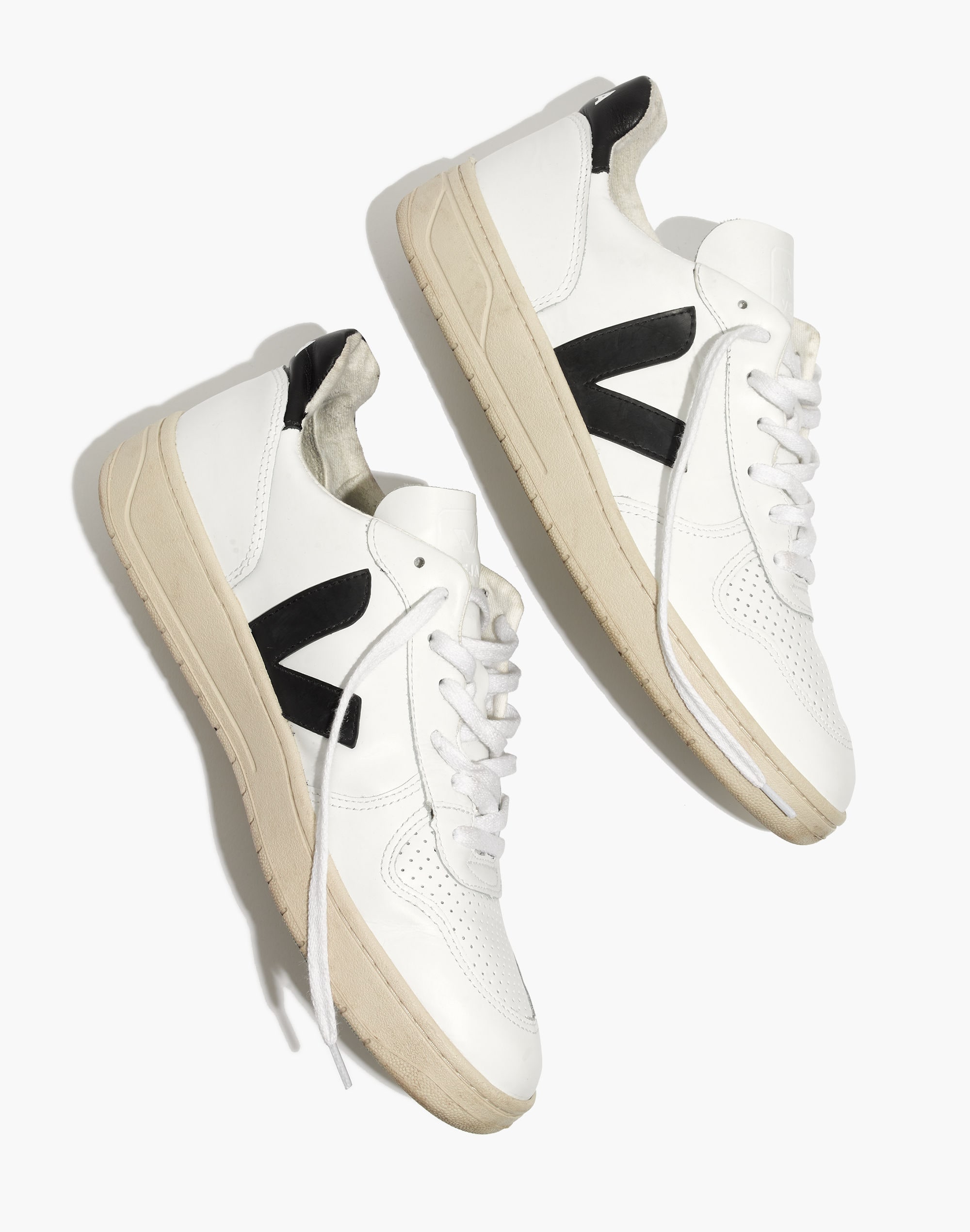 Veja&trade; Men's V-10 Sneakers