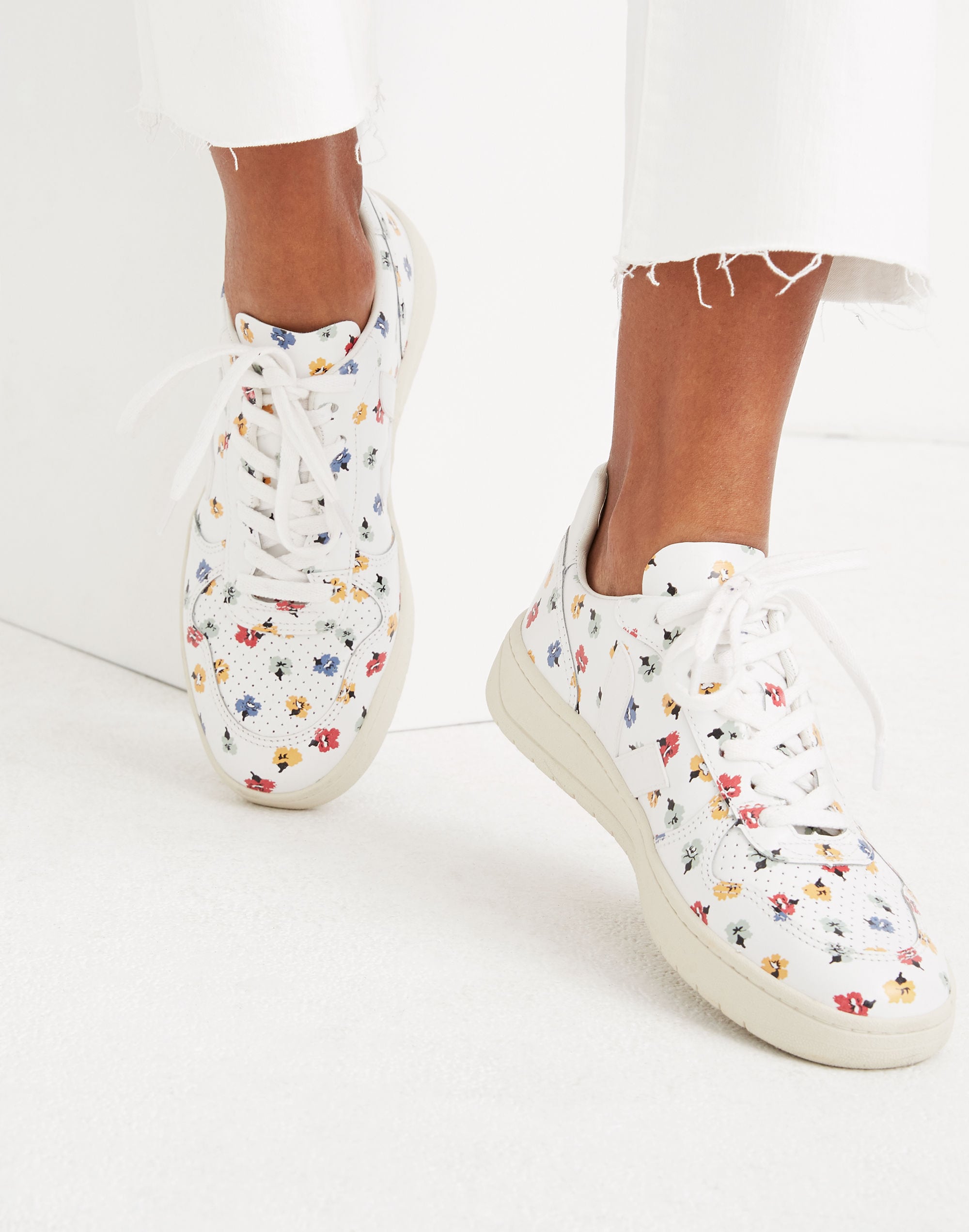 Madewell x Veja&trade; V-10 Leather Sneakers in Confetti Floral