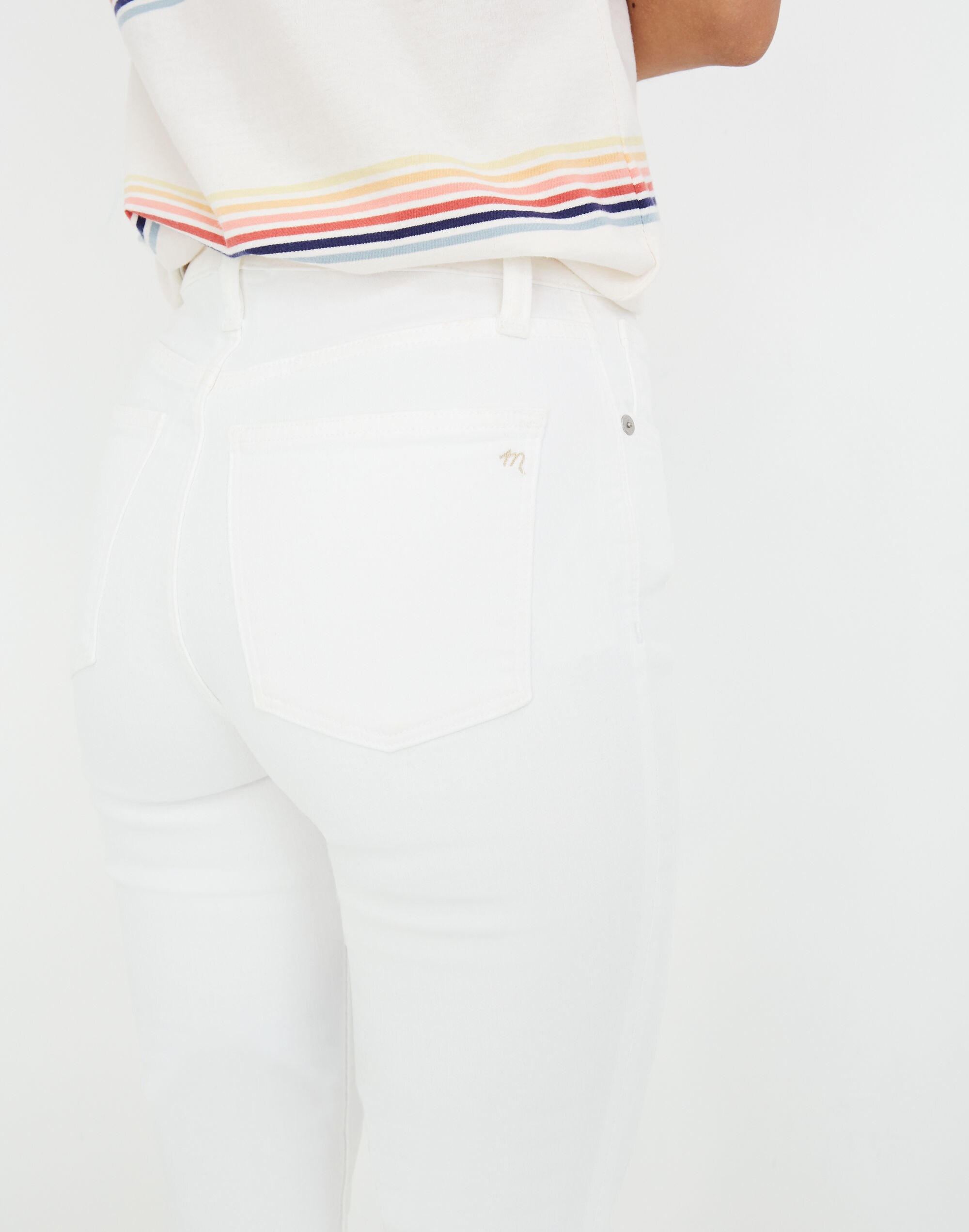 9" Mid-Rise Skinny Crop Jeans in Pure White: Knee-Rip Edition