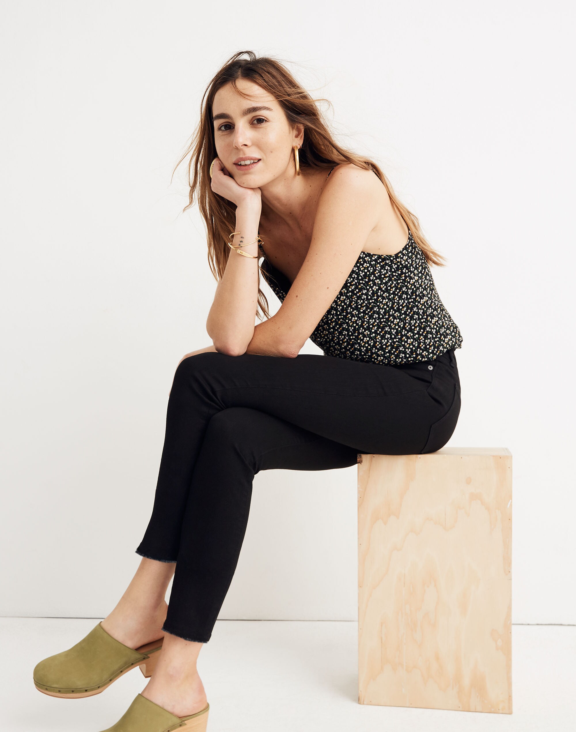 Petite 9" Mid-Rise Skinny Crop Jeans in ISKO Stay Black&trade;: Raw-Hem Edition