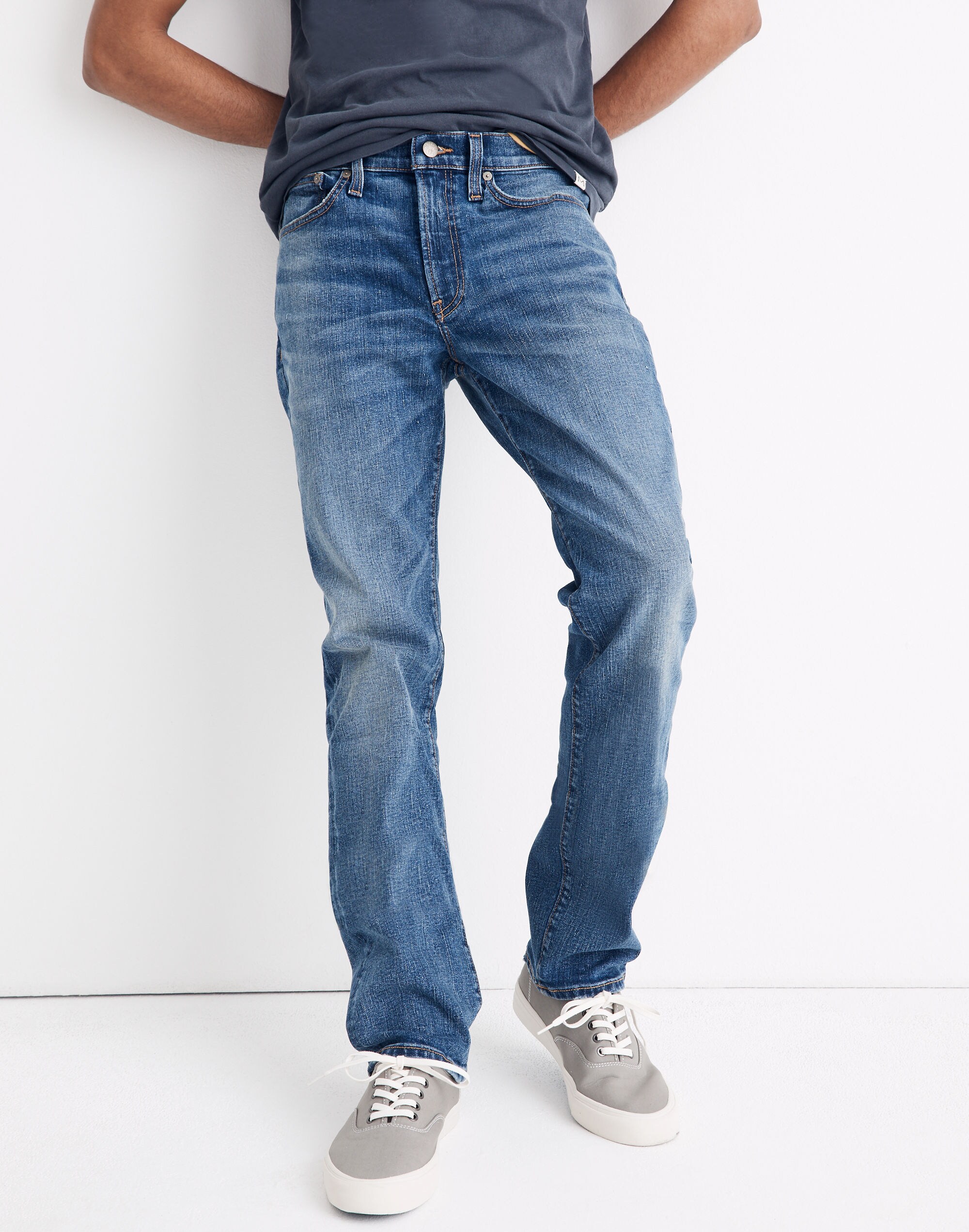 Straight Authentic Flex Jeans in Arcwood Wash