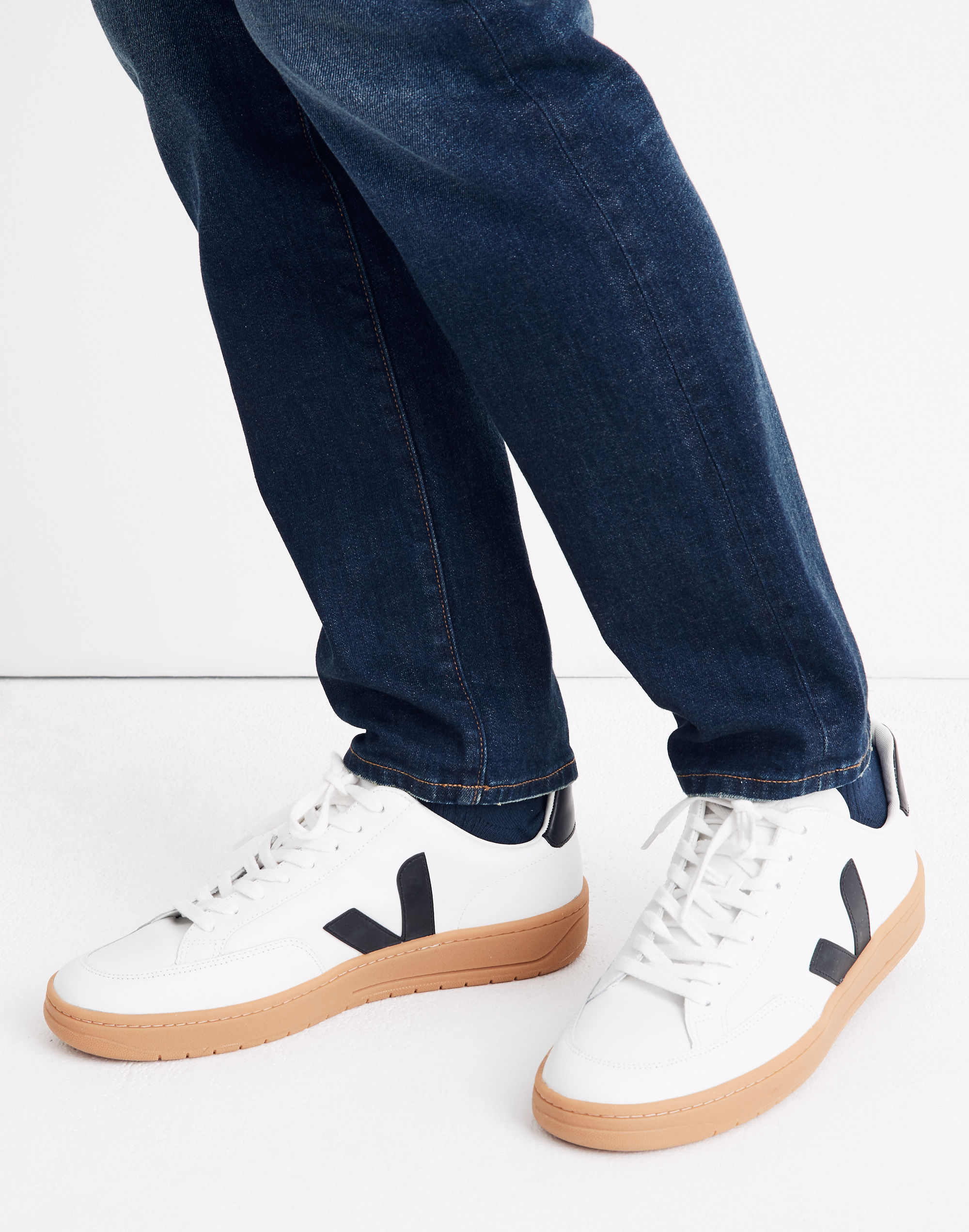 Veja&trade; Men's V-12 Sneakers