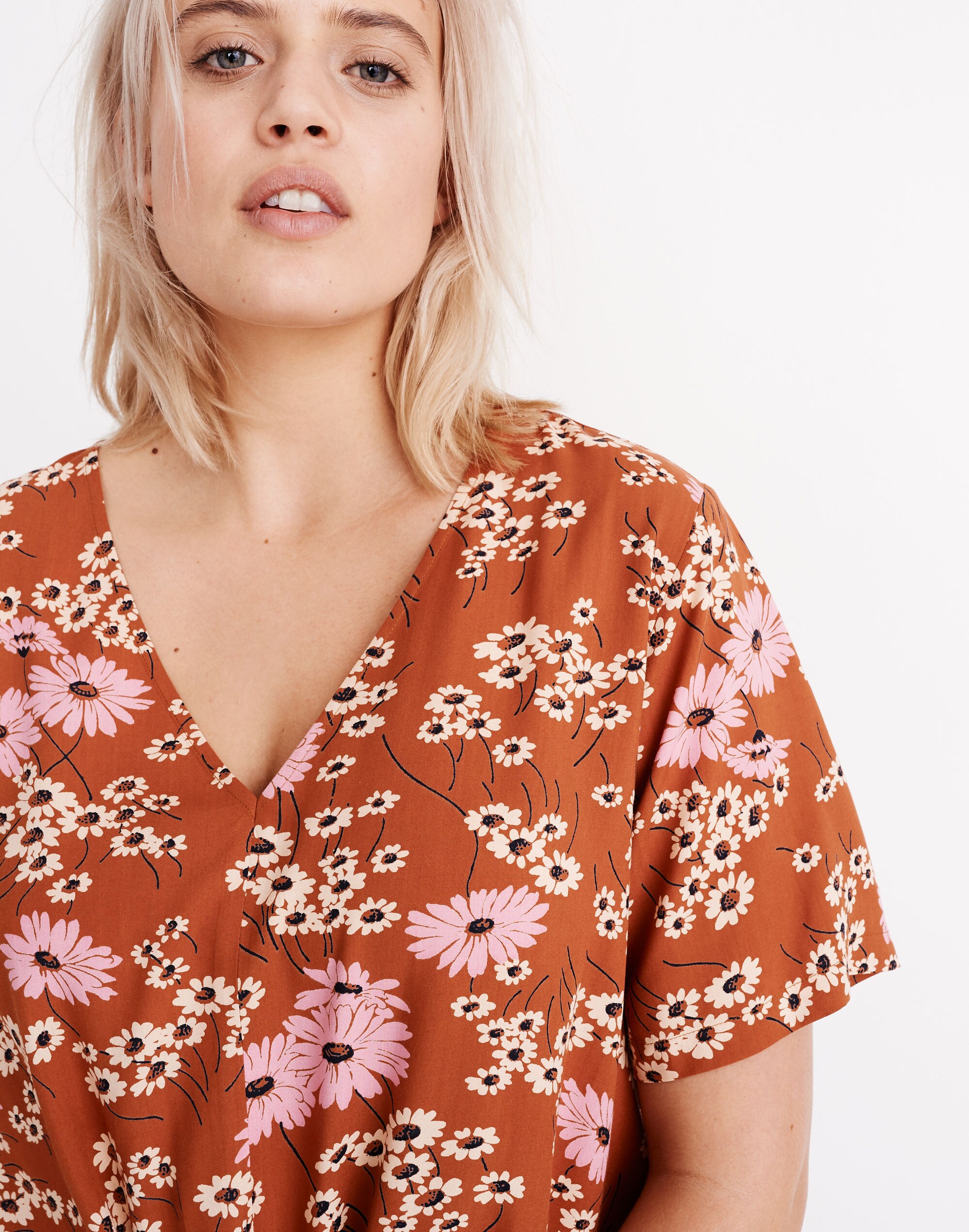 Novel Tie-Front Top in Hillside Daisies