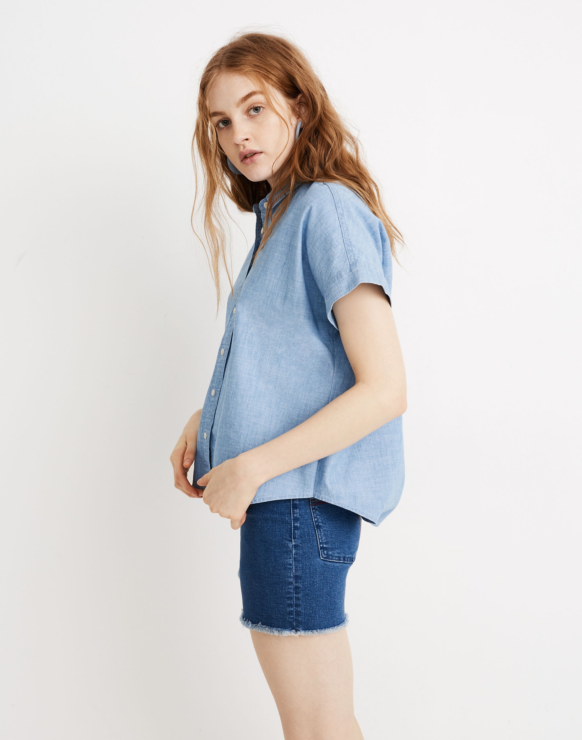 Chambray Cropped Button-Down Shirt in Mabry Wash