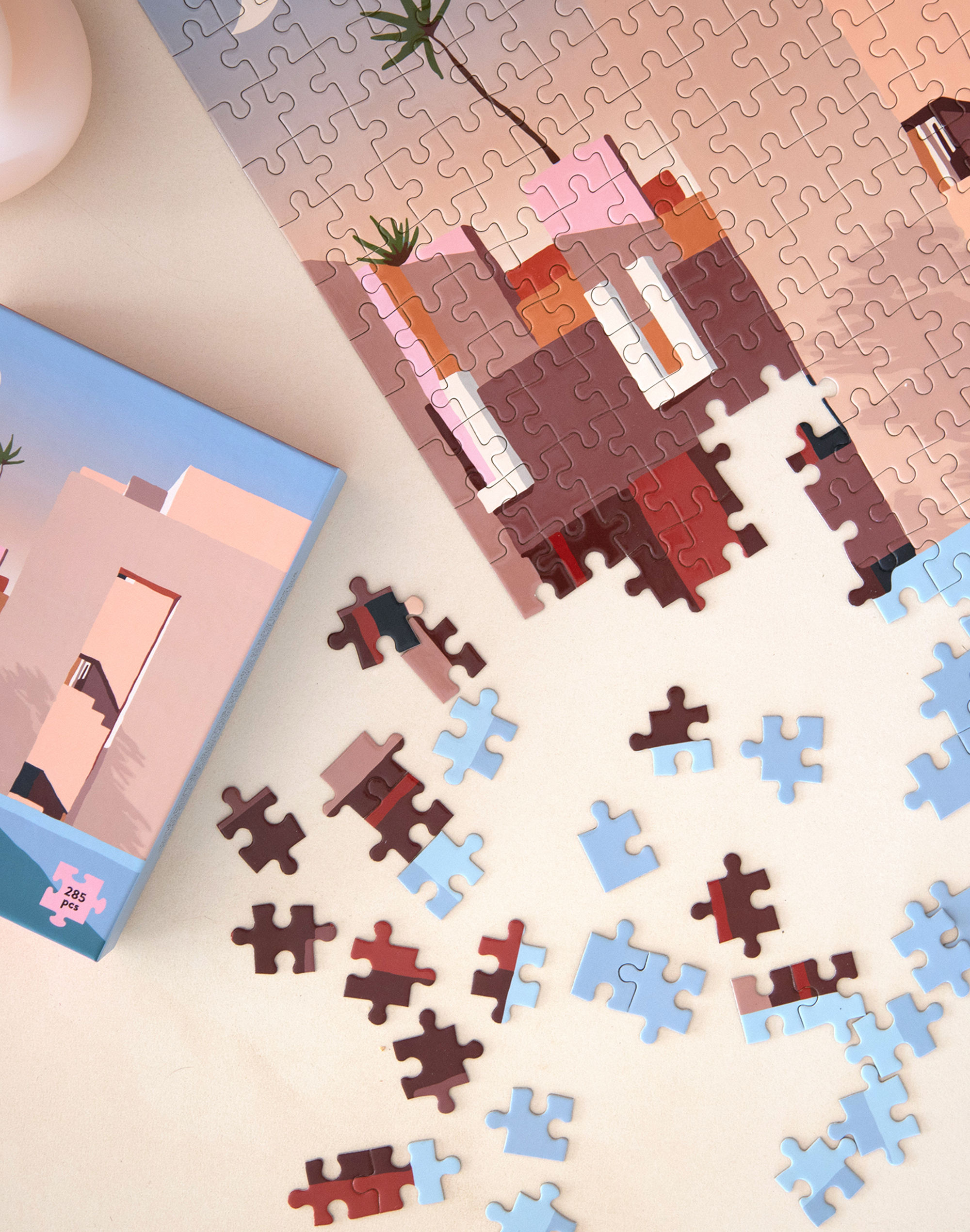 Slowdown Studio La Muralla Roja 285-Piece Puzzle