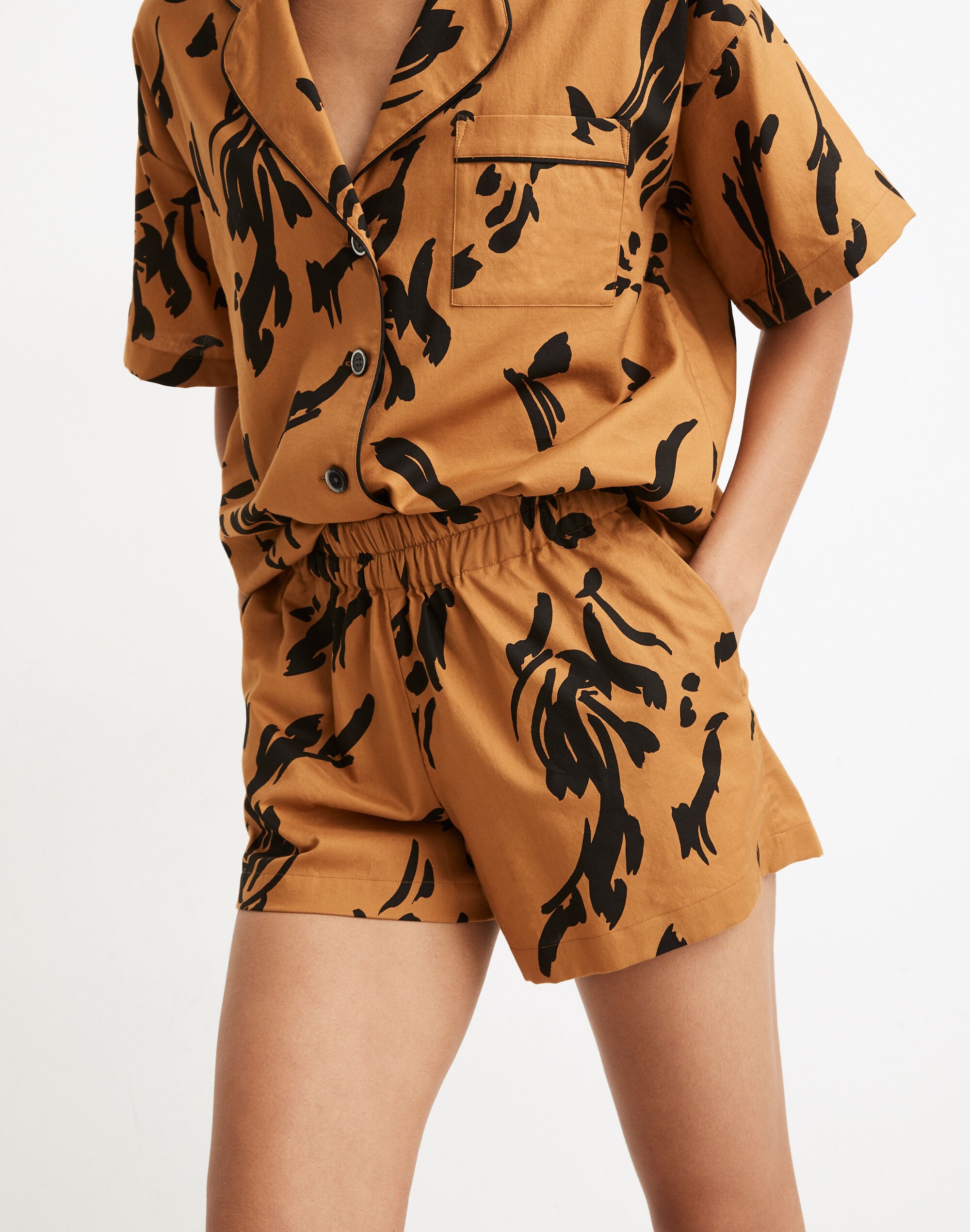 Oversized Pajama Shorts in Abstract Tiger