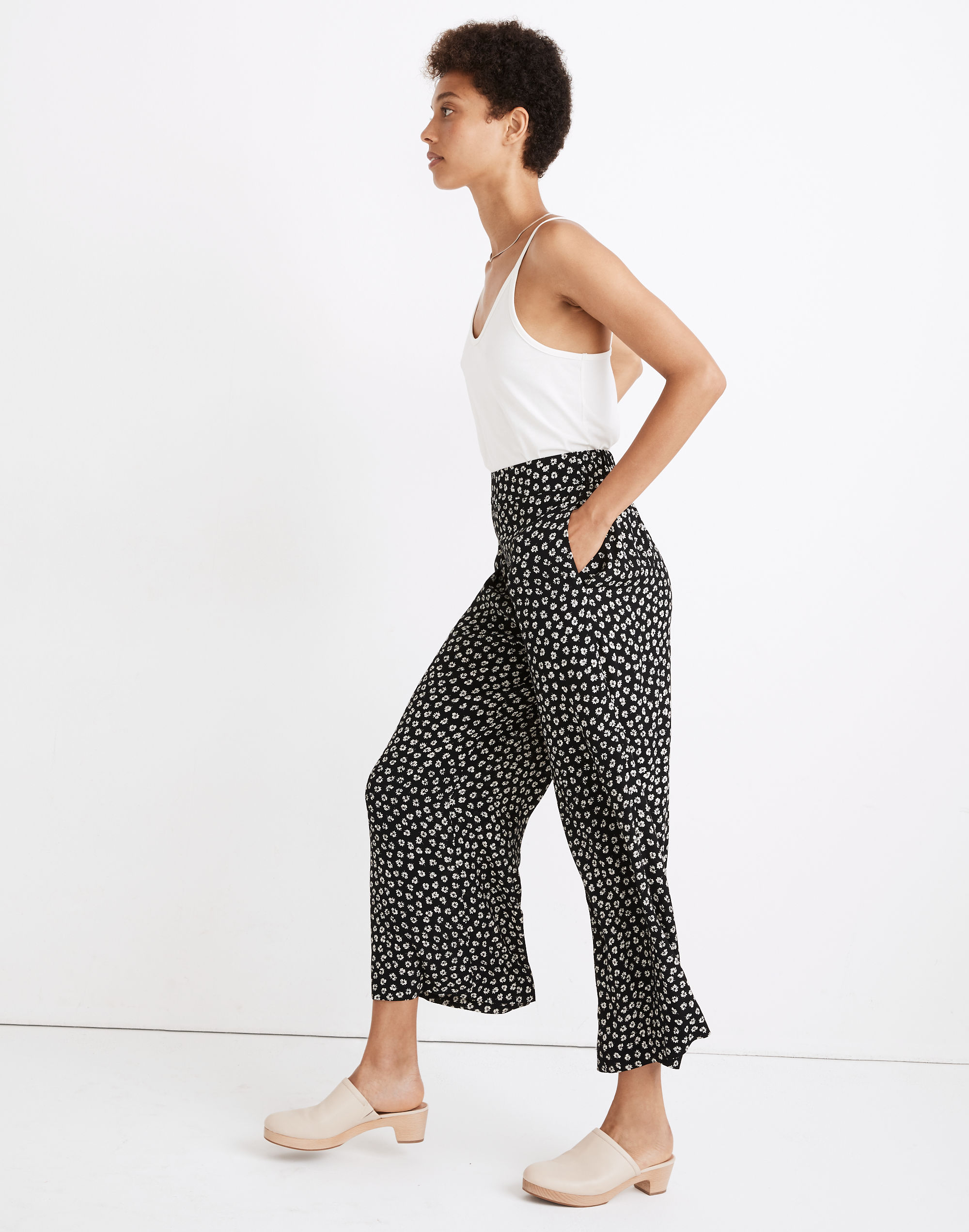 Huston Pull-On Crop Pants in Woodcut Flowers