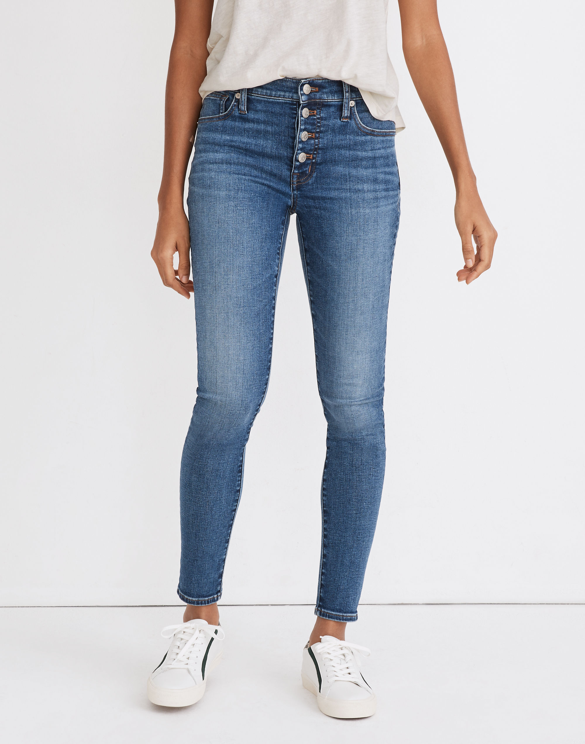 9" Mid-Rise Skinny Jeans in Payson Wash: Button-Front Edition