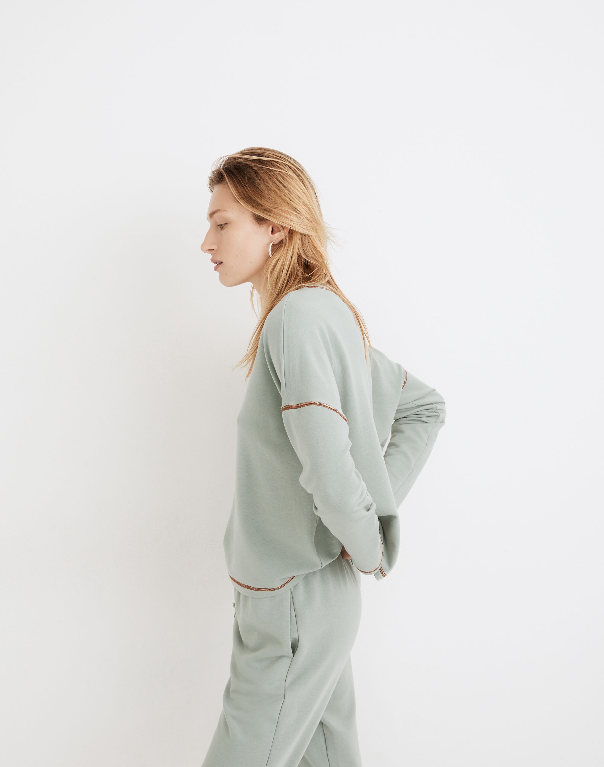 MWL Superbrushed Contrast-Stitched Easygoing Sweatshirt