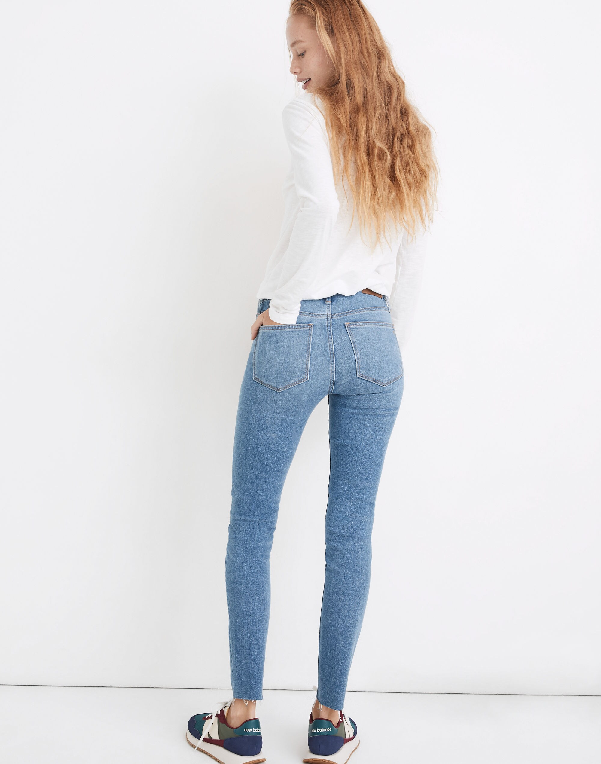 9" Mid-Rise Skinny Jeans in Krasner Wash: TENCEL&trade; Denim Edition